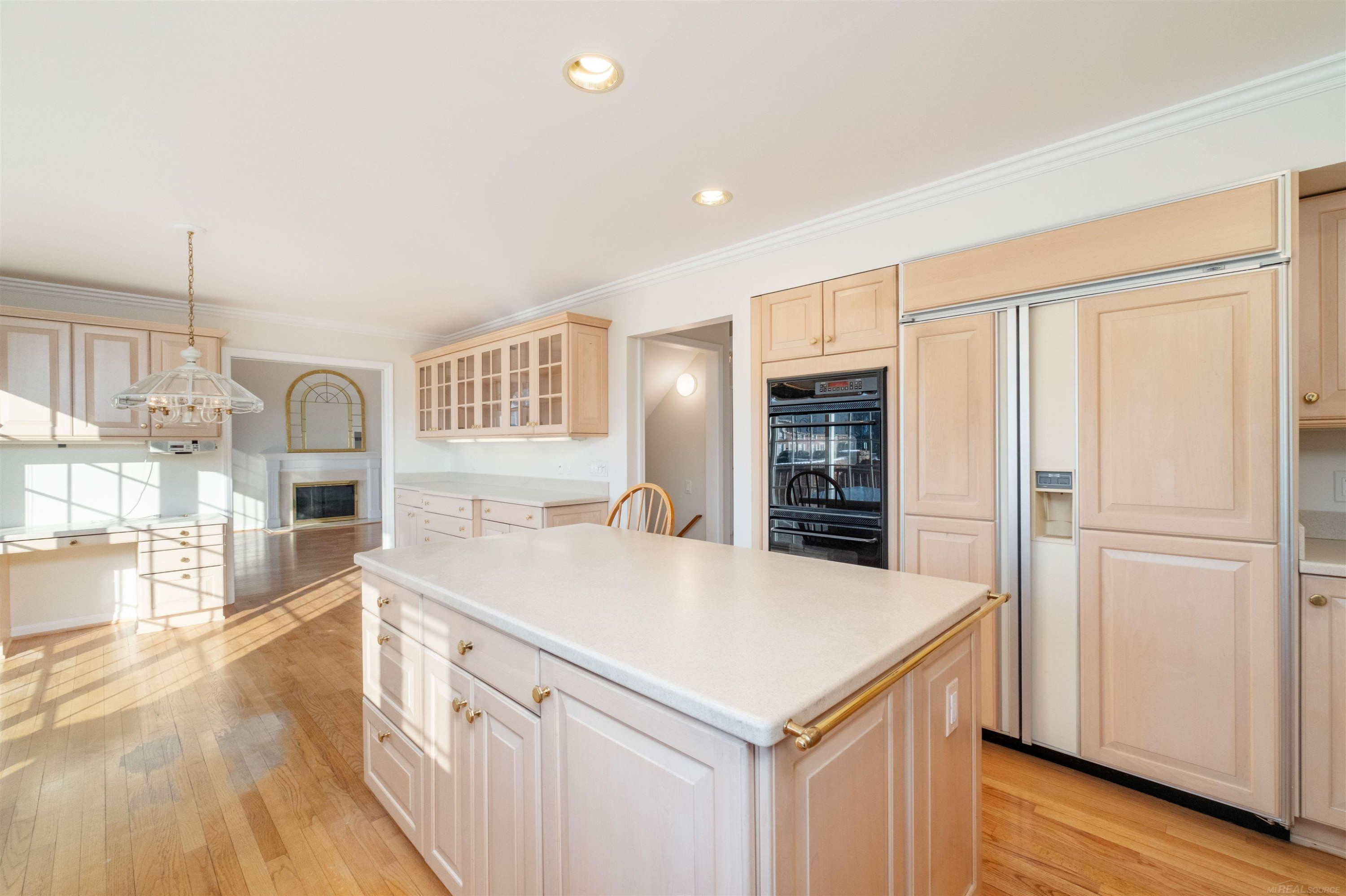 926 Lochmoor Place, Grosse Pointe Woods, MI 48236 — Photo 12