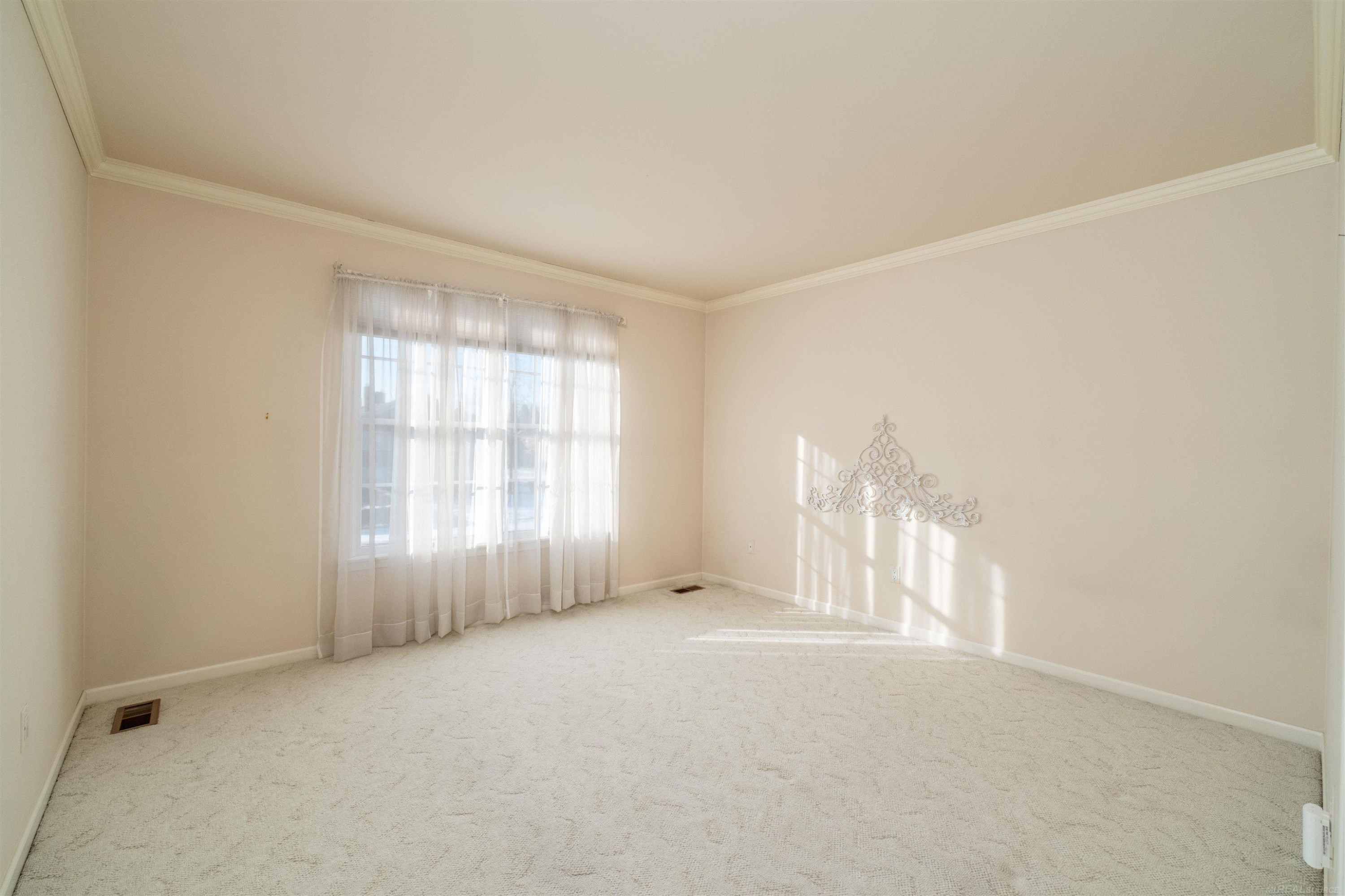 926 Lochmoor Place, Grosse Pointe Woods, MI 48236 — Photo 15