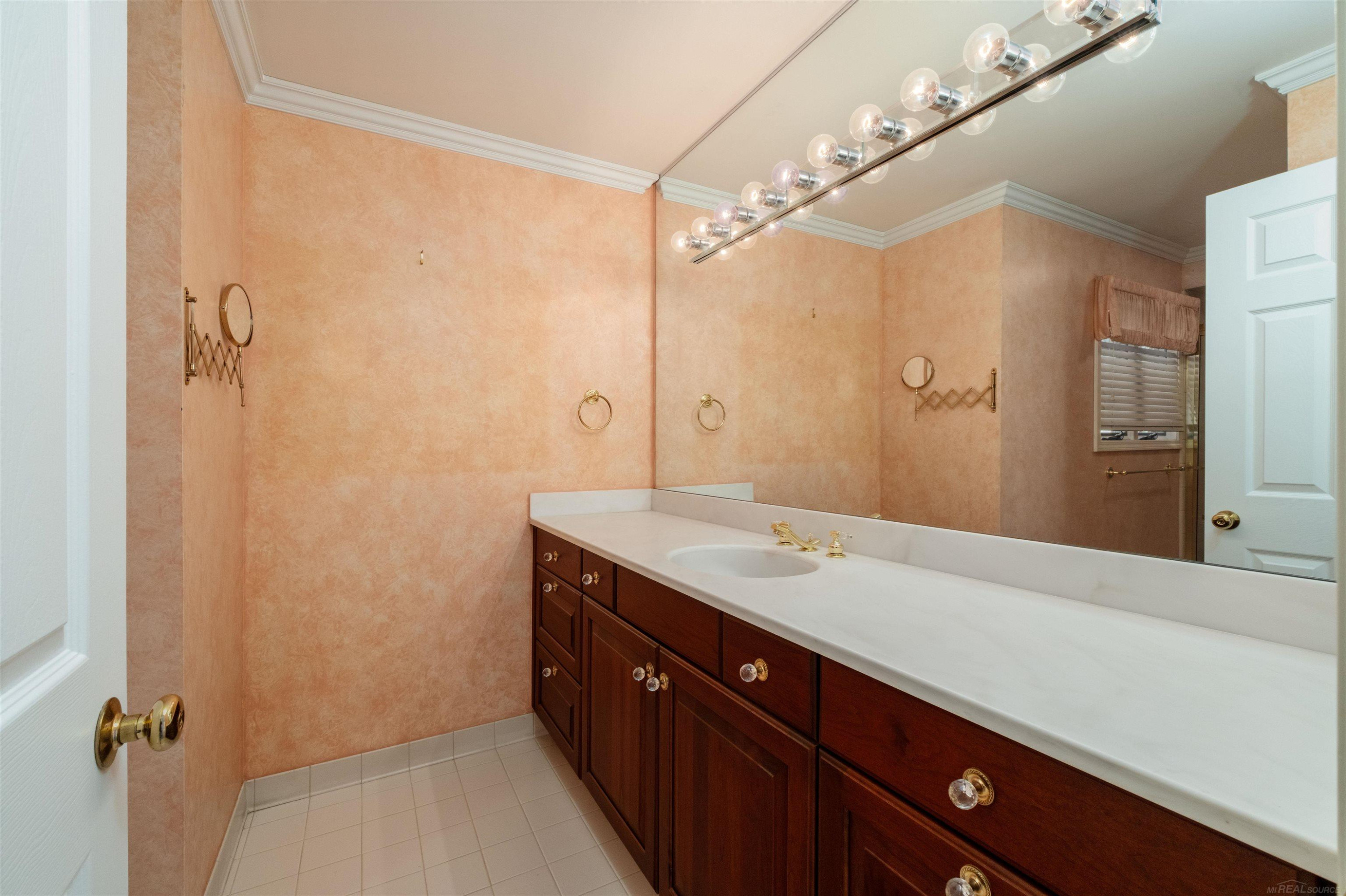 926 Lochmoor Place, Grosse Pointe Woods, MI 48236 — Photo 17