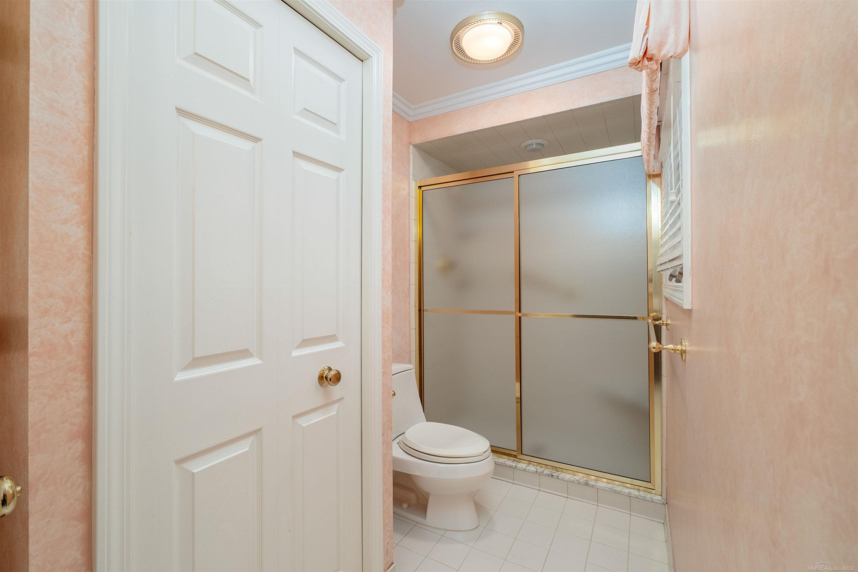 926 Lochmoor Place, Grosse Pointe Woods, MI 48236 — Photo 18