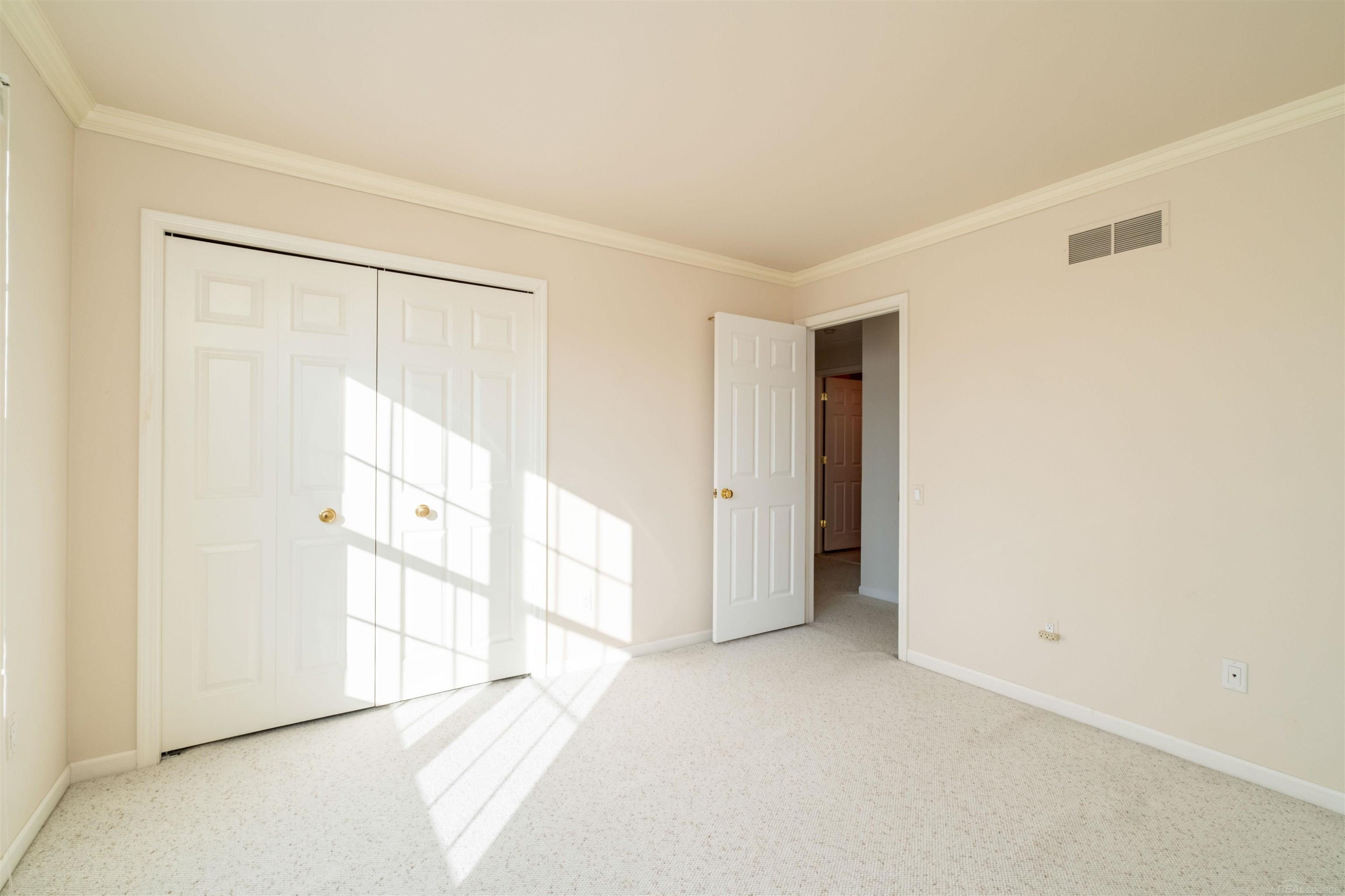 926 Lochmoor Place, Grosse Pointe Woods, MI 48236 — Photo 20