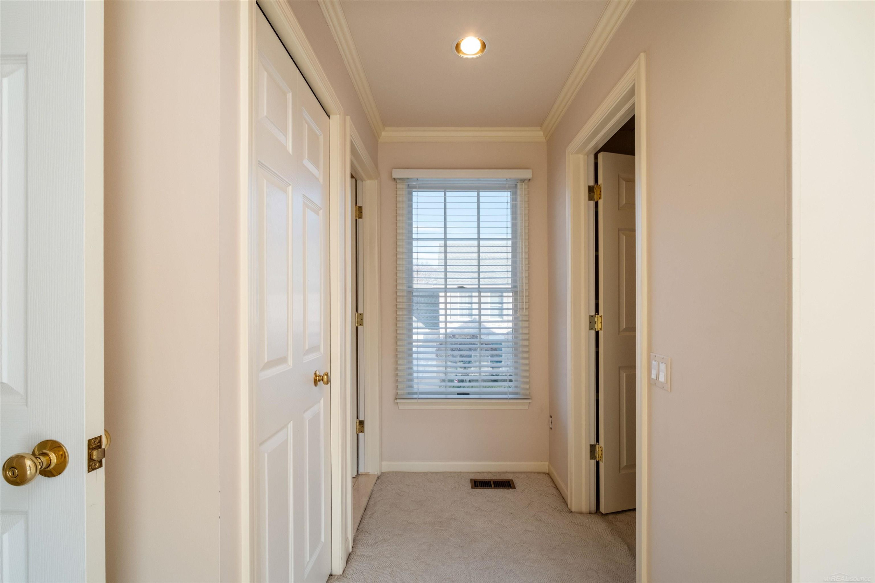 926 Lochmoor Place, Grosse Pointe Woods, MI 48236 — Photo 23