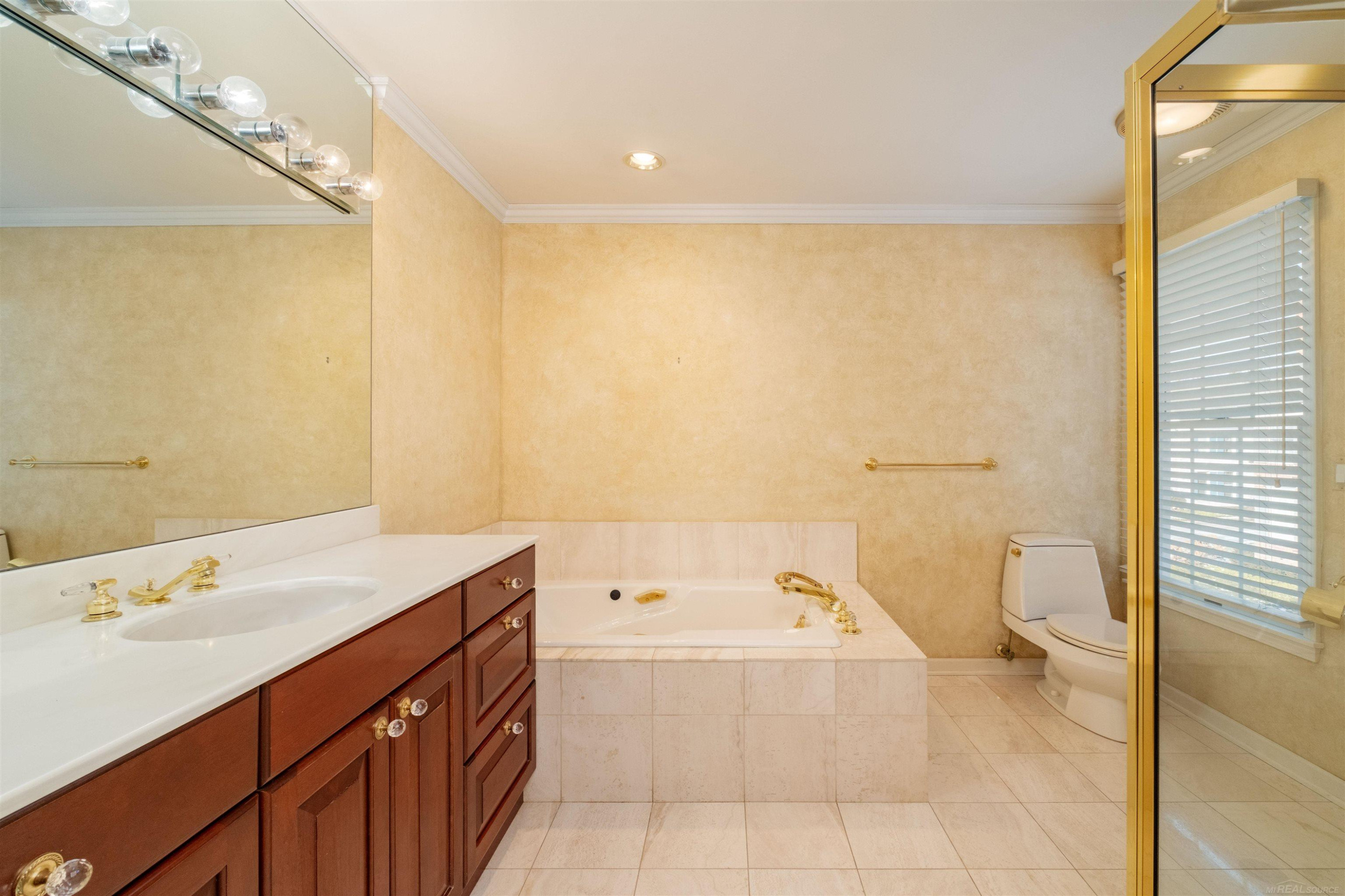 926 Lochmoor Place, Grosse Pointe Woods, MI 48236 — Photo 25