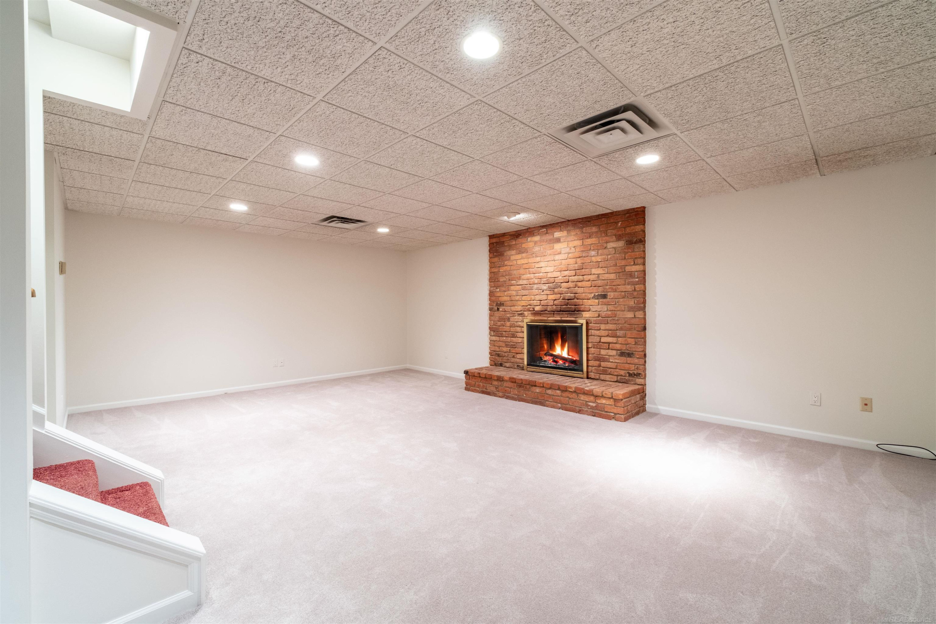 926 Lochmoor Place, Grosse Pointe Woods, MI 48236 — Photo 28