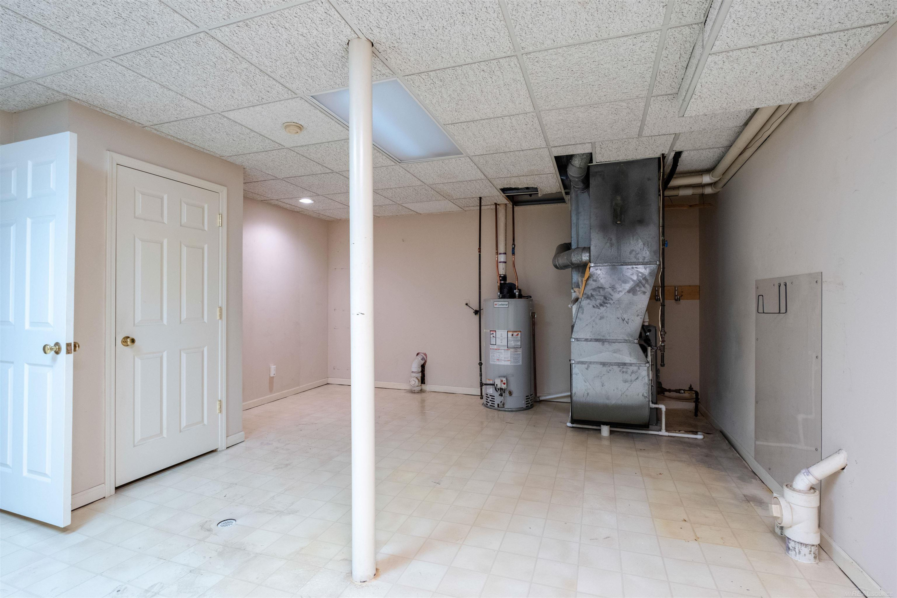 926 Lochmoor Place, Grosse Pointe Woods, MI 48236 — Photo 32