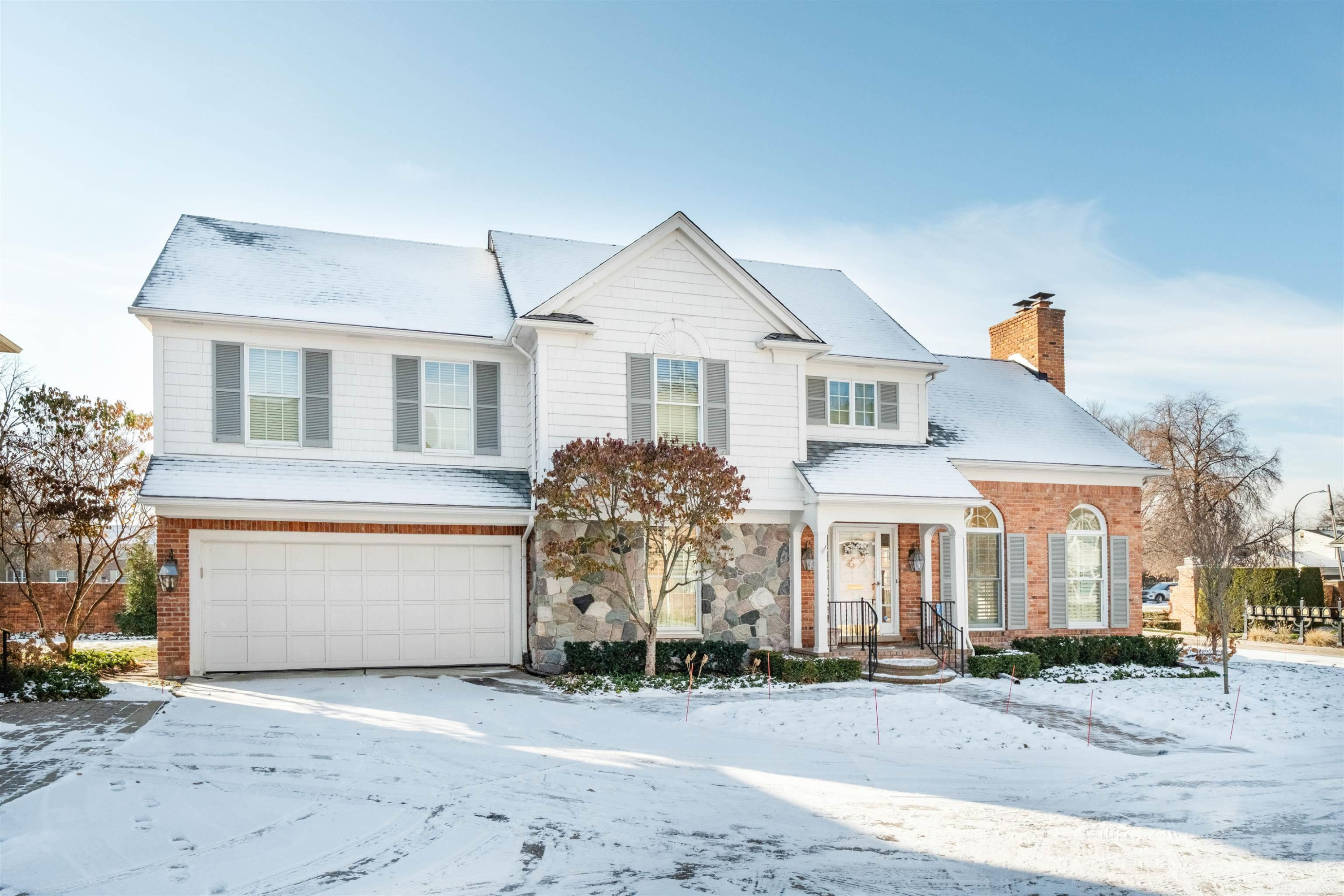 926 Lochmoor Place, Grosse Pointe Woods, MI 48236 — front exterior
