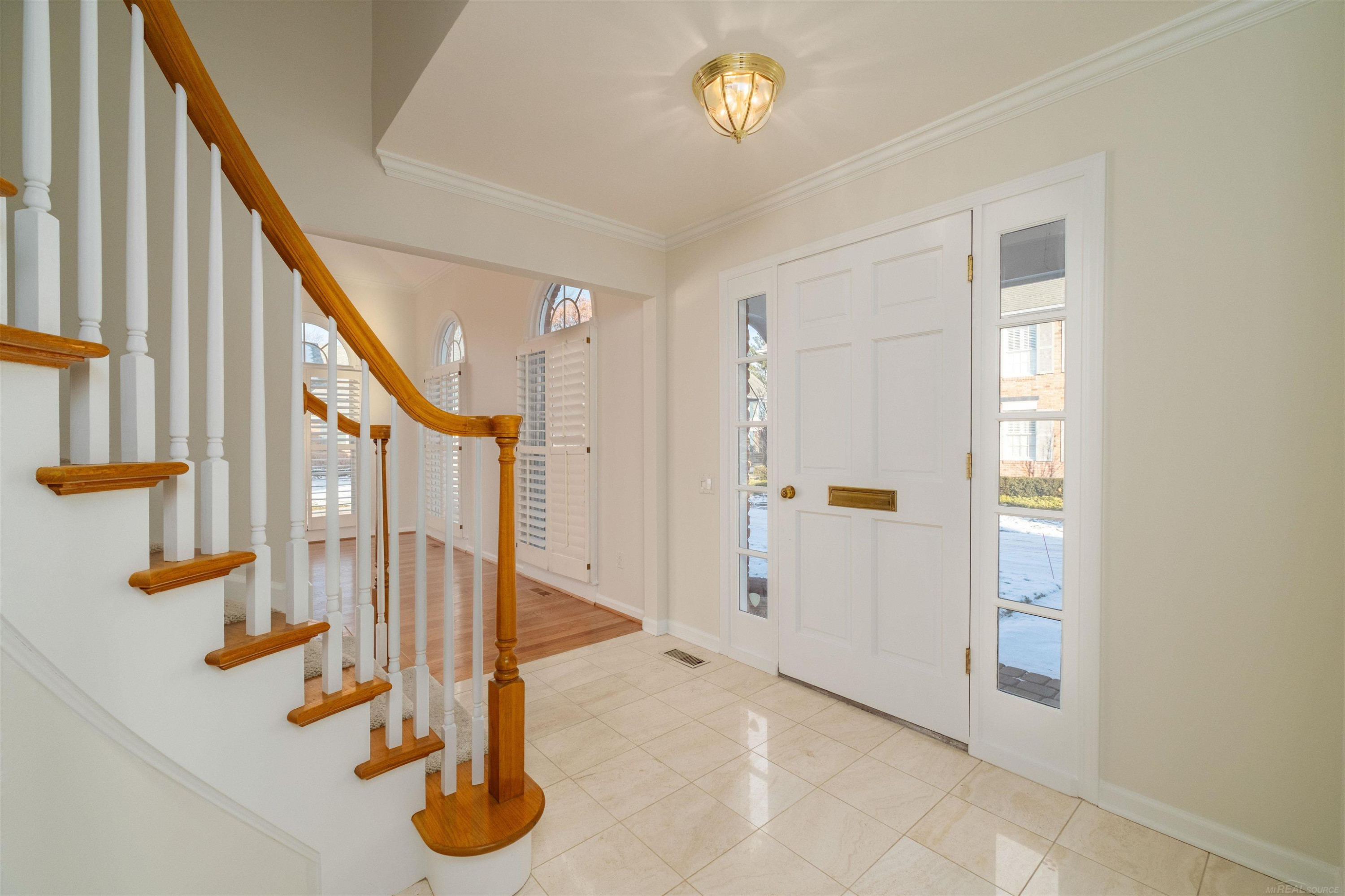 926 Lochmoor Place, Grosse Pointe Woods, MI 48236 — Photo 4