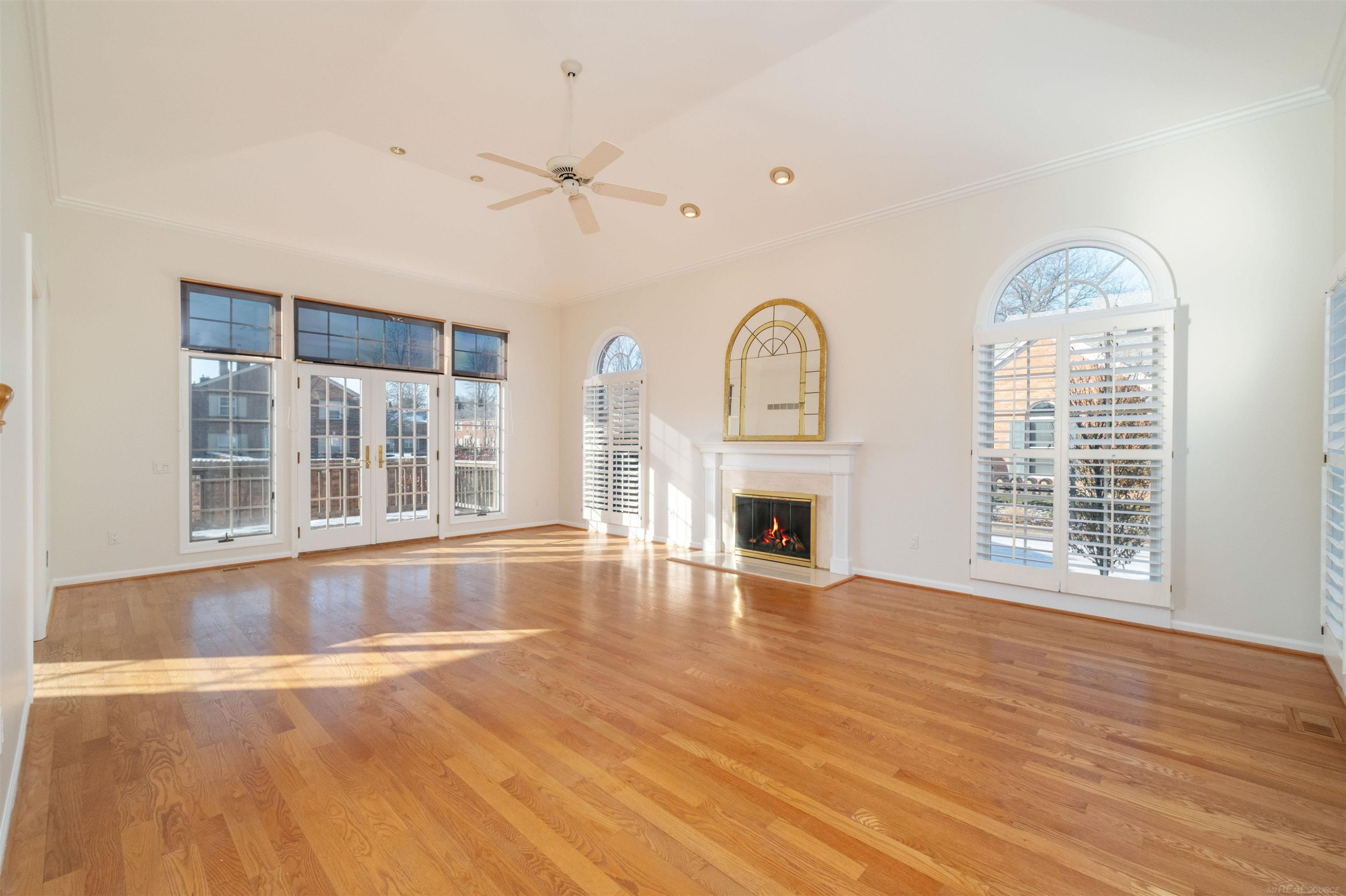 926 Lochmoor Place, Grosse Pointe Woods, MI 48236 — Photo 5
