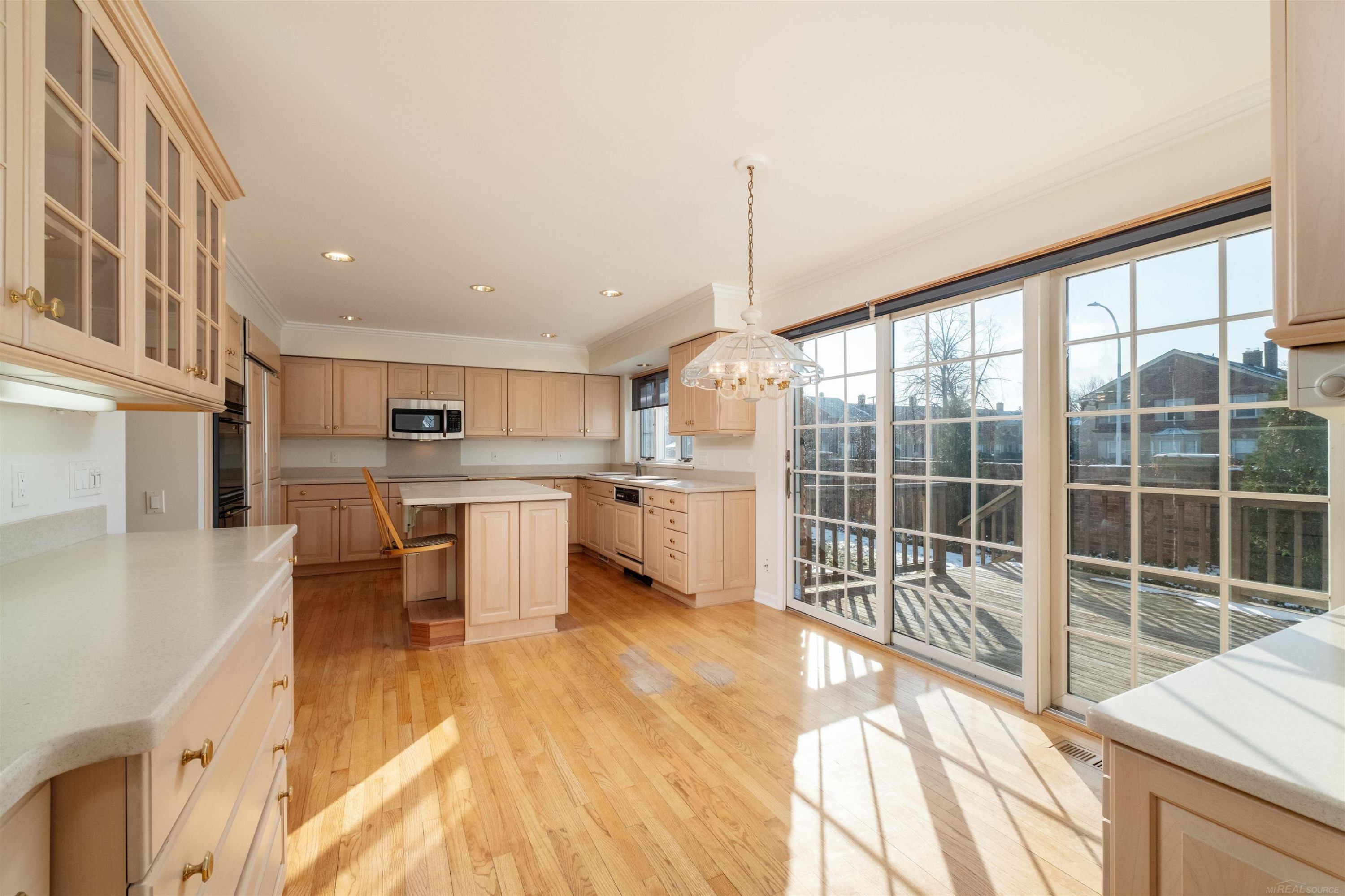 926 Lochmoor Place, Grosse Pointe Woods, MI 48236 — Photo 8