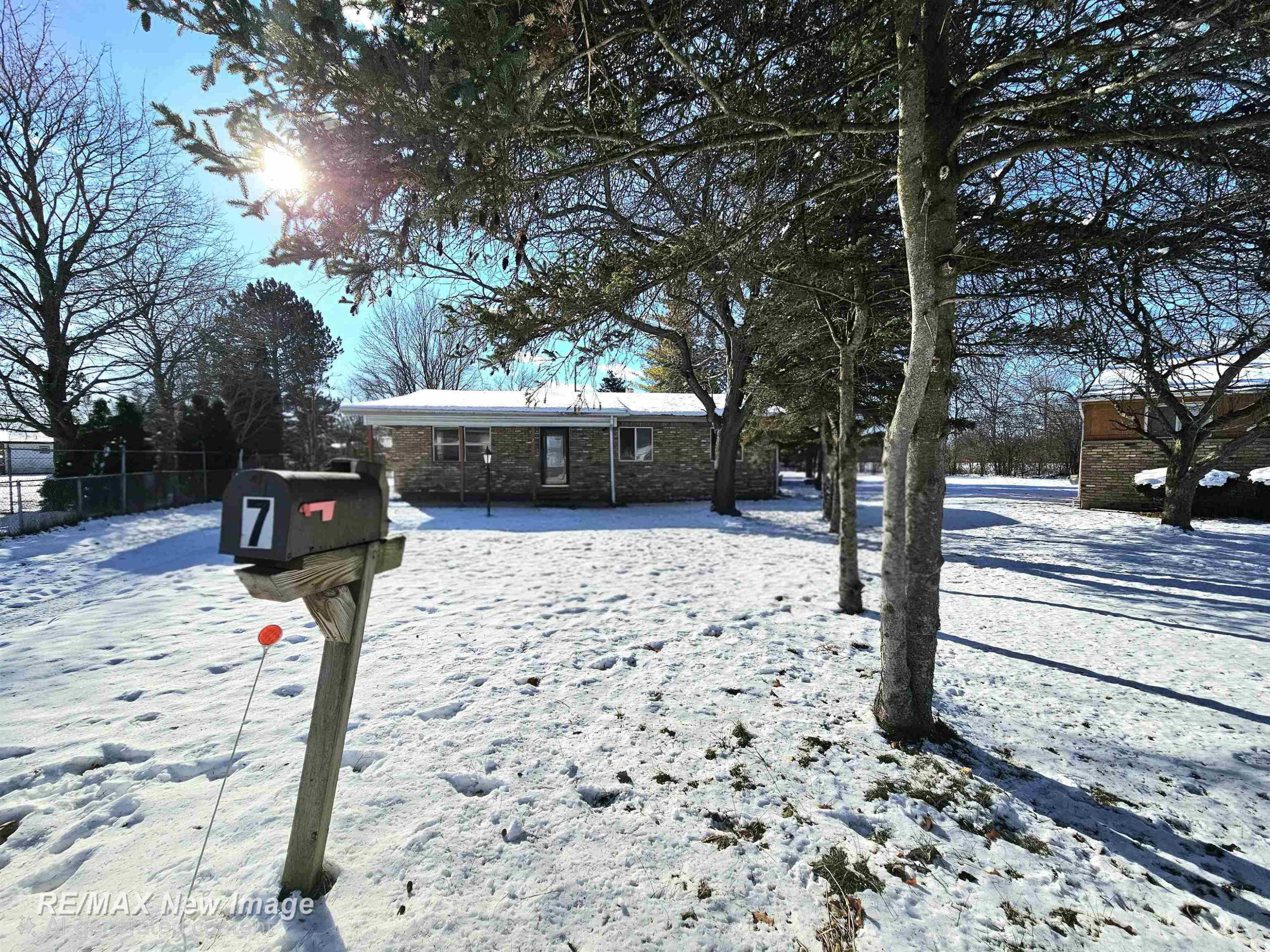 7 Weymouth Court, Saginaw, MI 48601 — Photo 2
