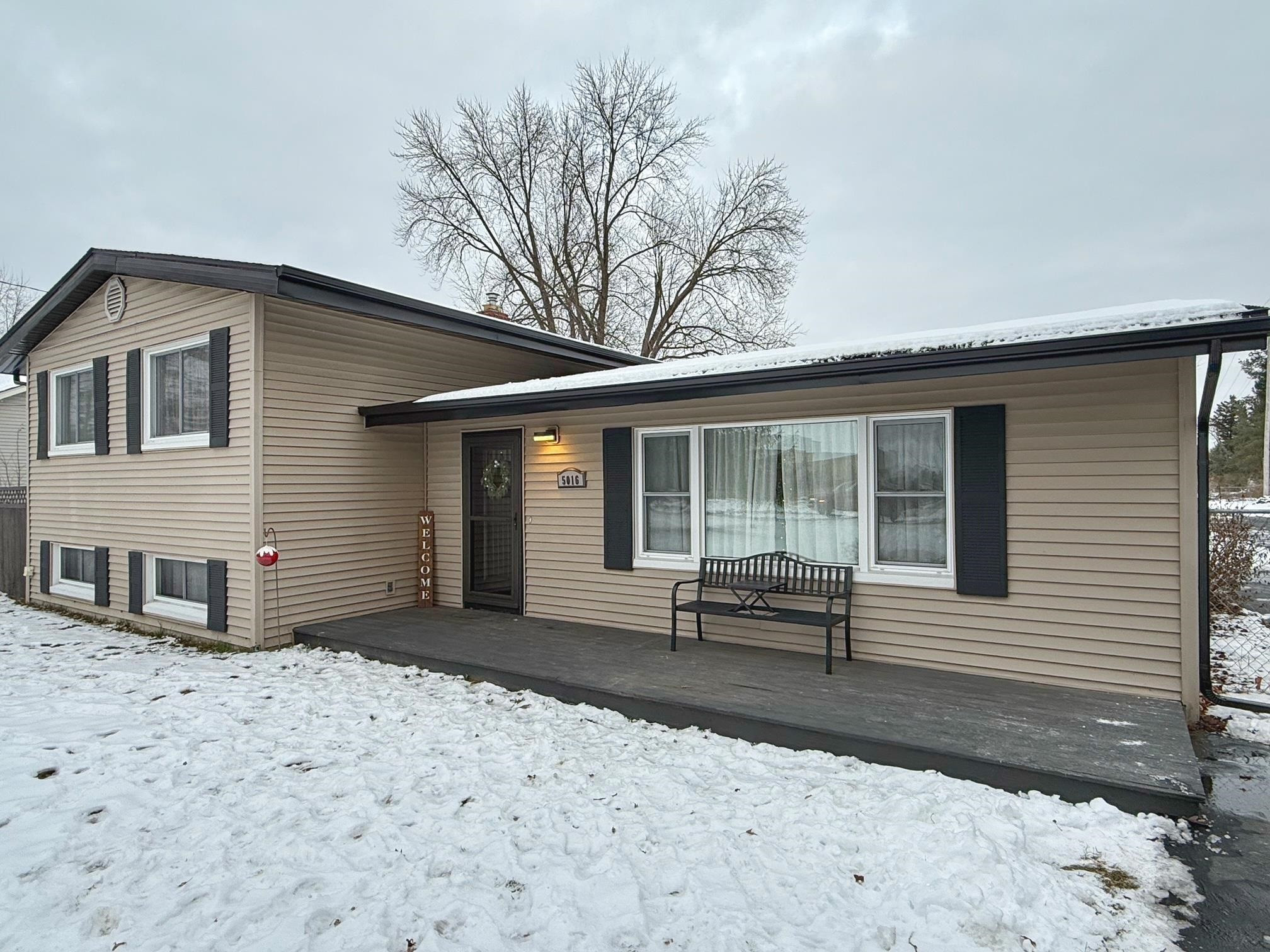 5016 Deland Road, Flushing, MI 48433 — Photo 2