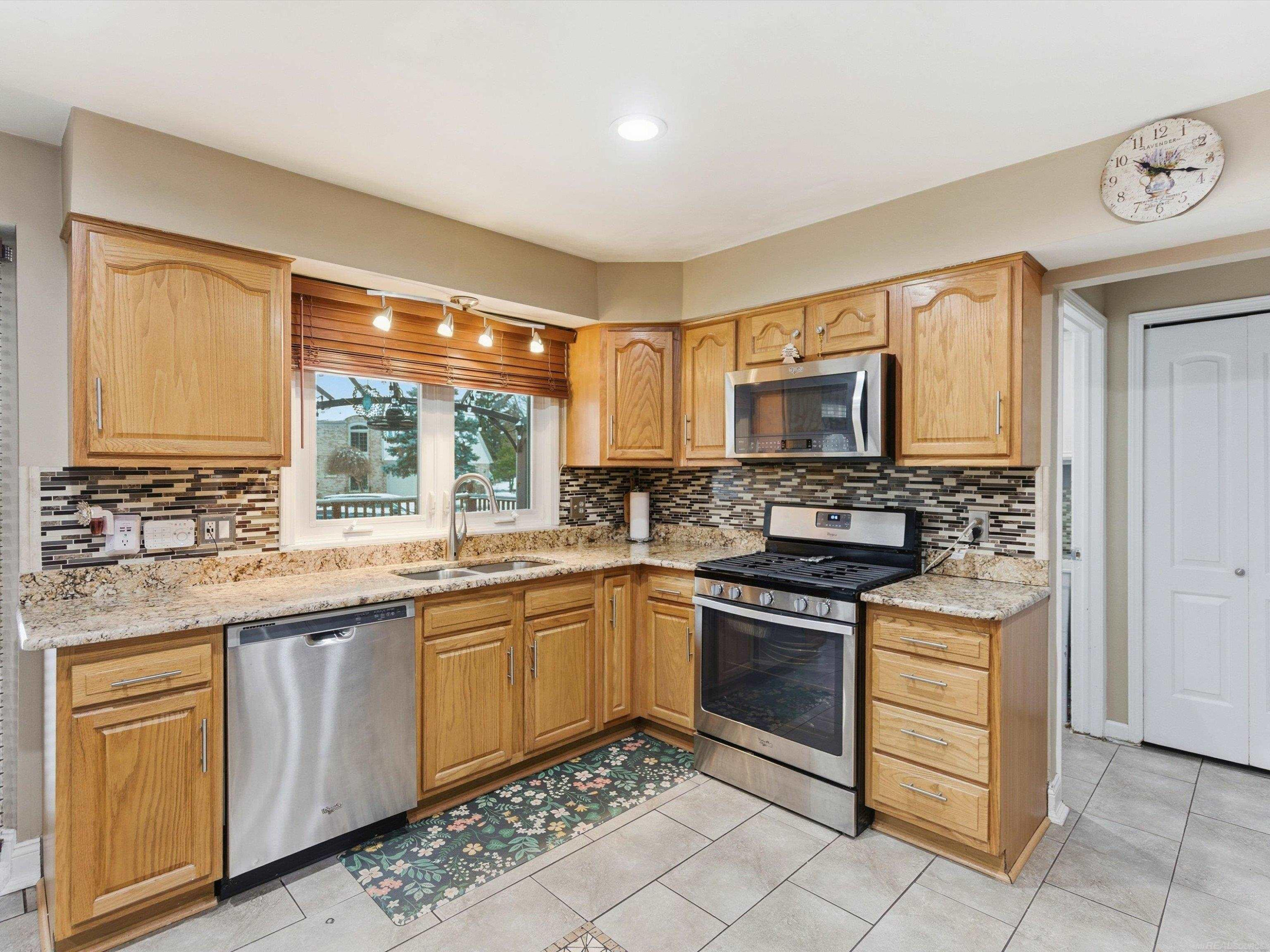 40393 FORDWICH Drive, Sterling, MI 48310 — Photo 12