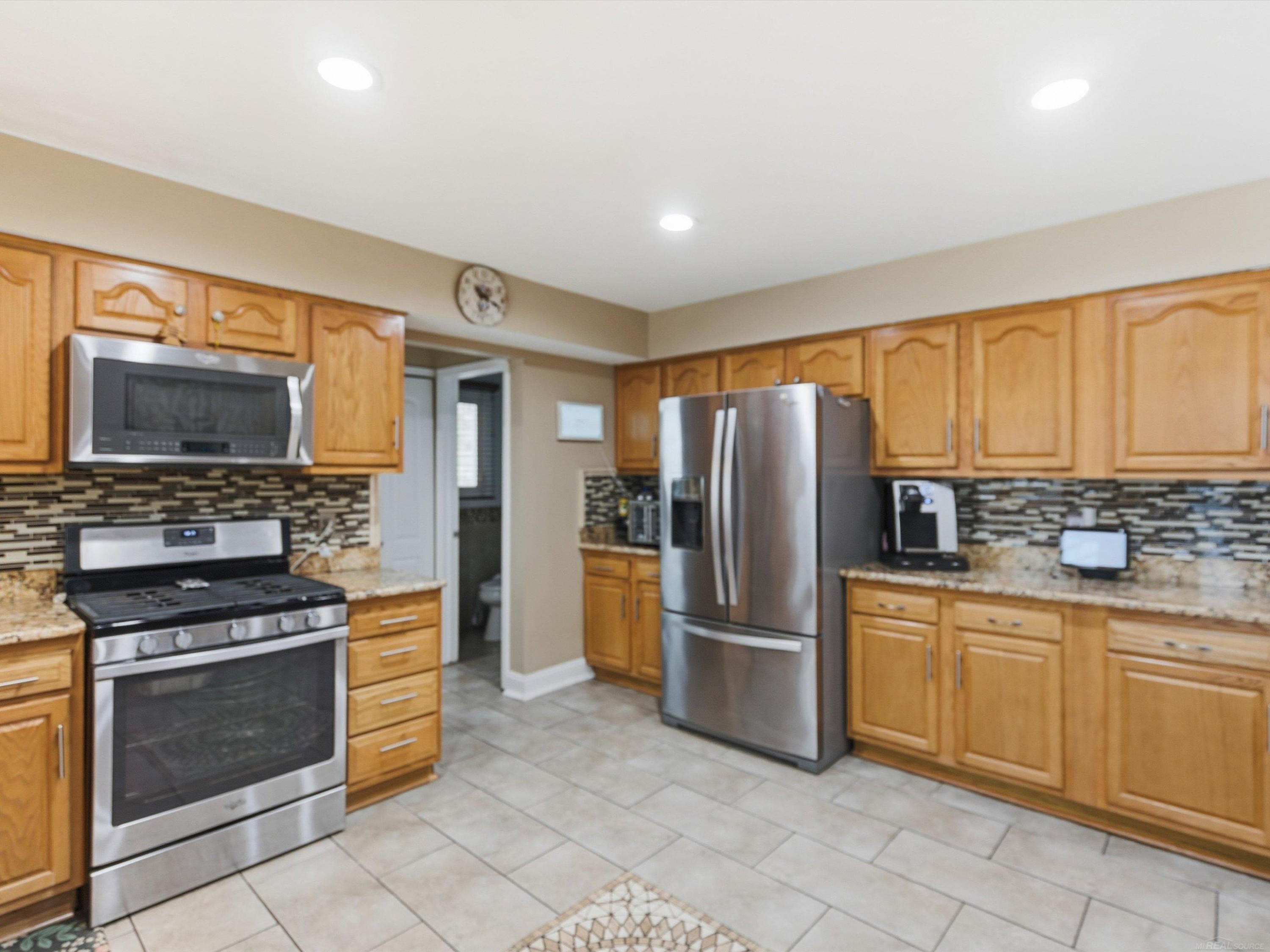 40393 FORDWICH Drive, Sterling, MI 48310 — Photo 13