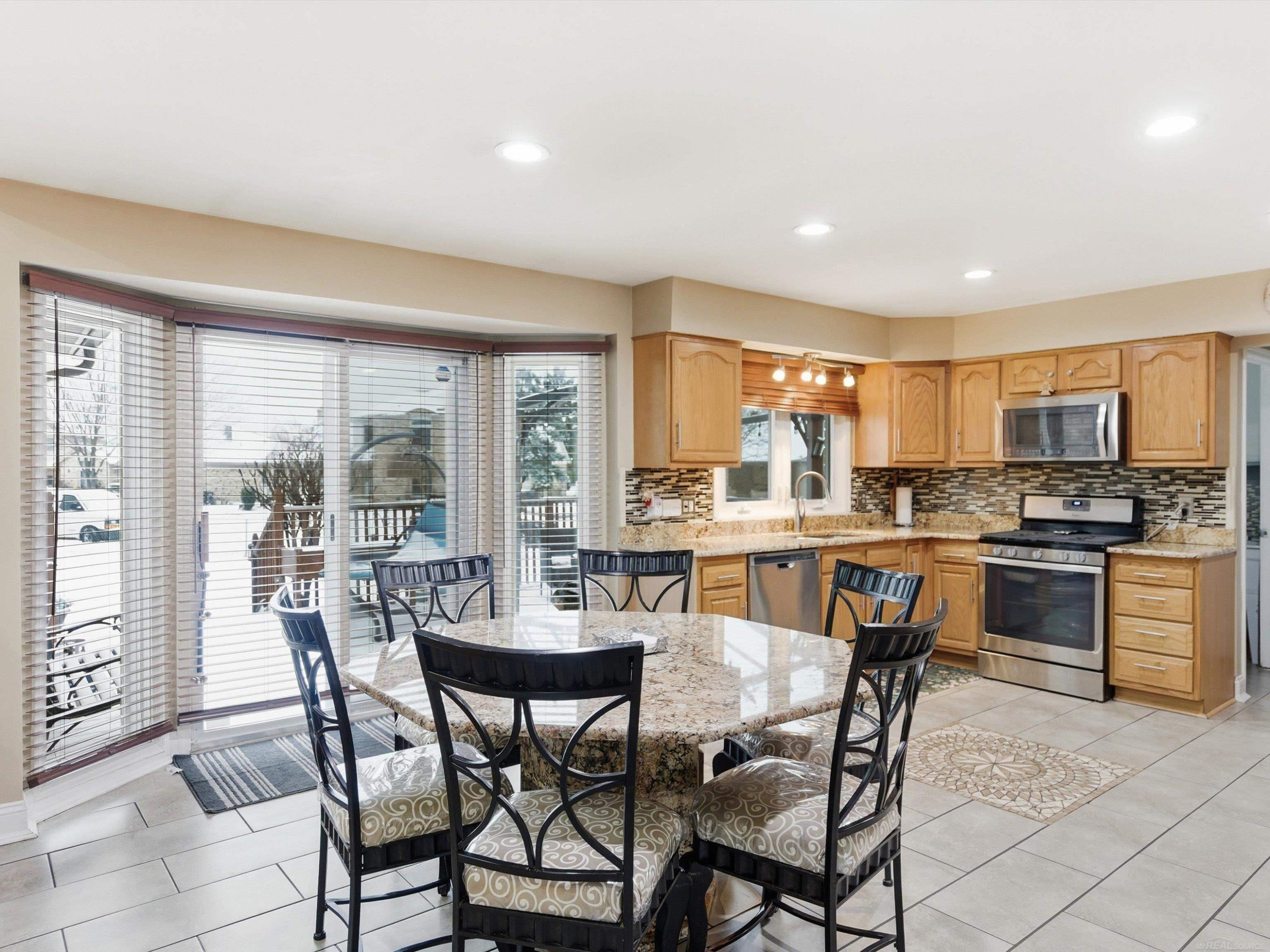 40393 FORDWICH Drive, Sterling, MI 48310 — Photo 15