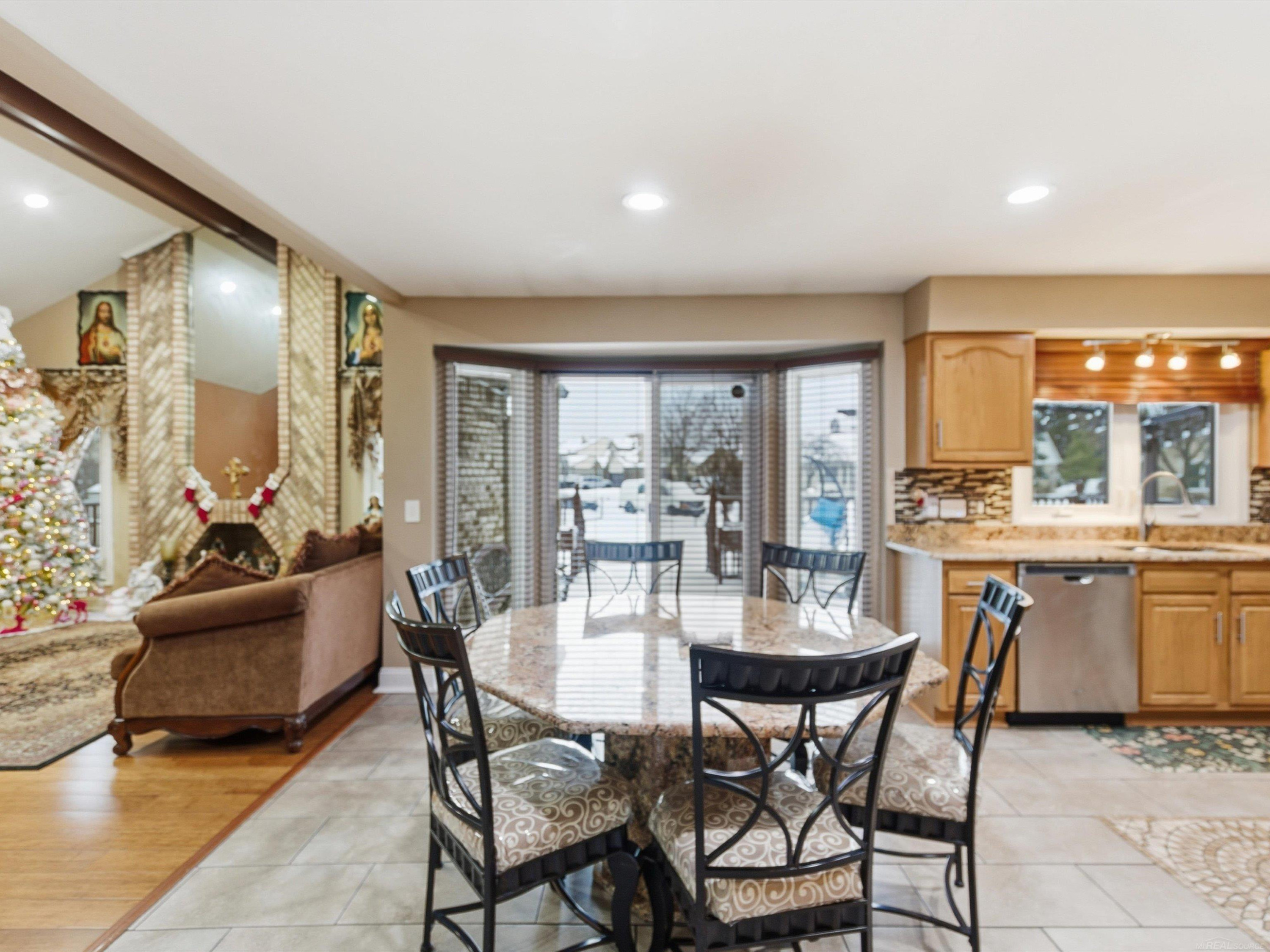 40393 FORDWICH Drive, Sterling, MI 48310 — Photo 16