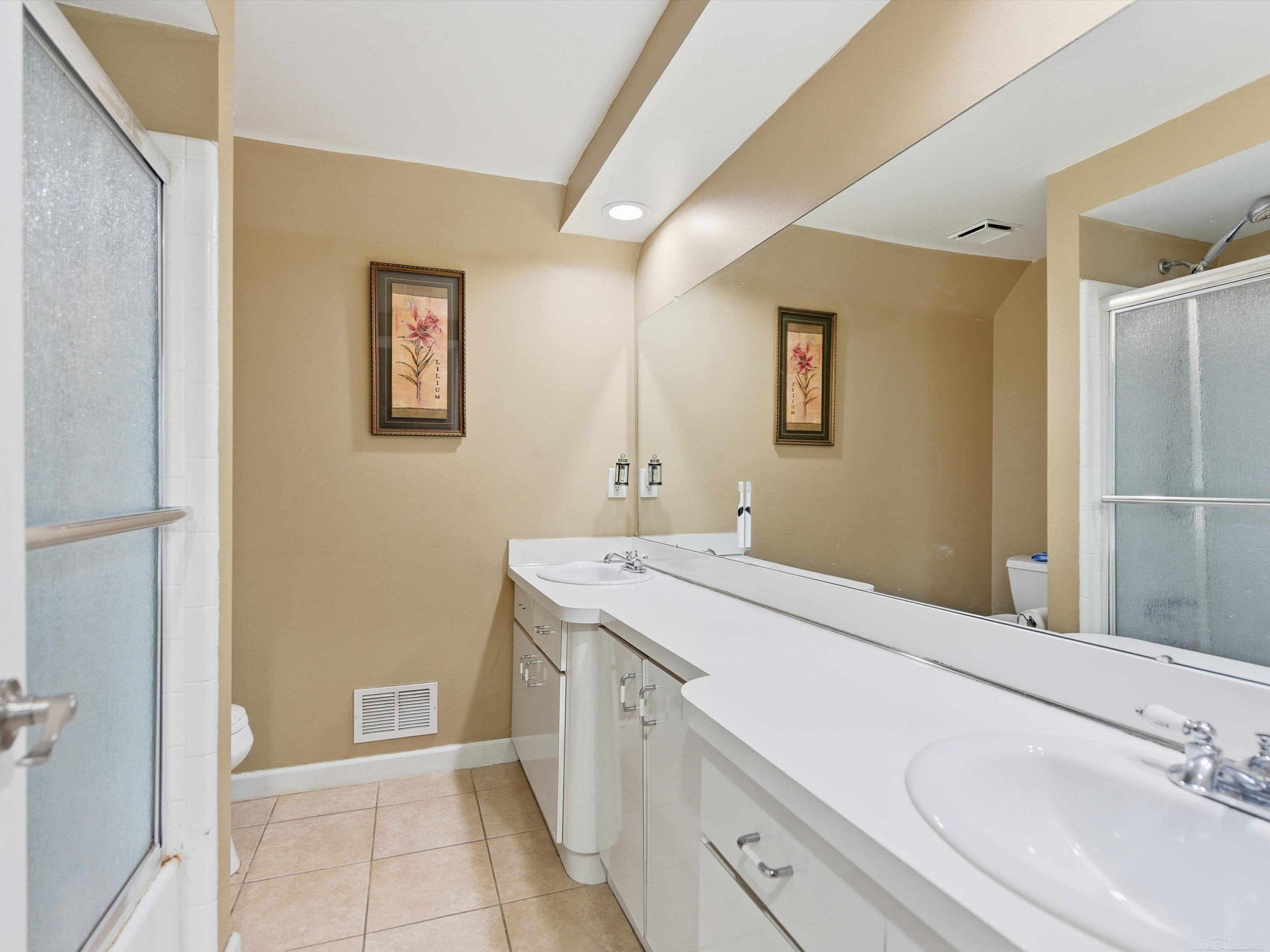 40393 FORDWICH Drive, Sterling, MI 48310 — Photo 32