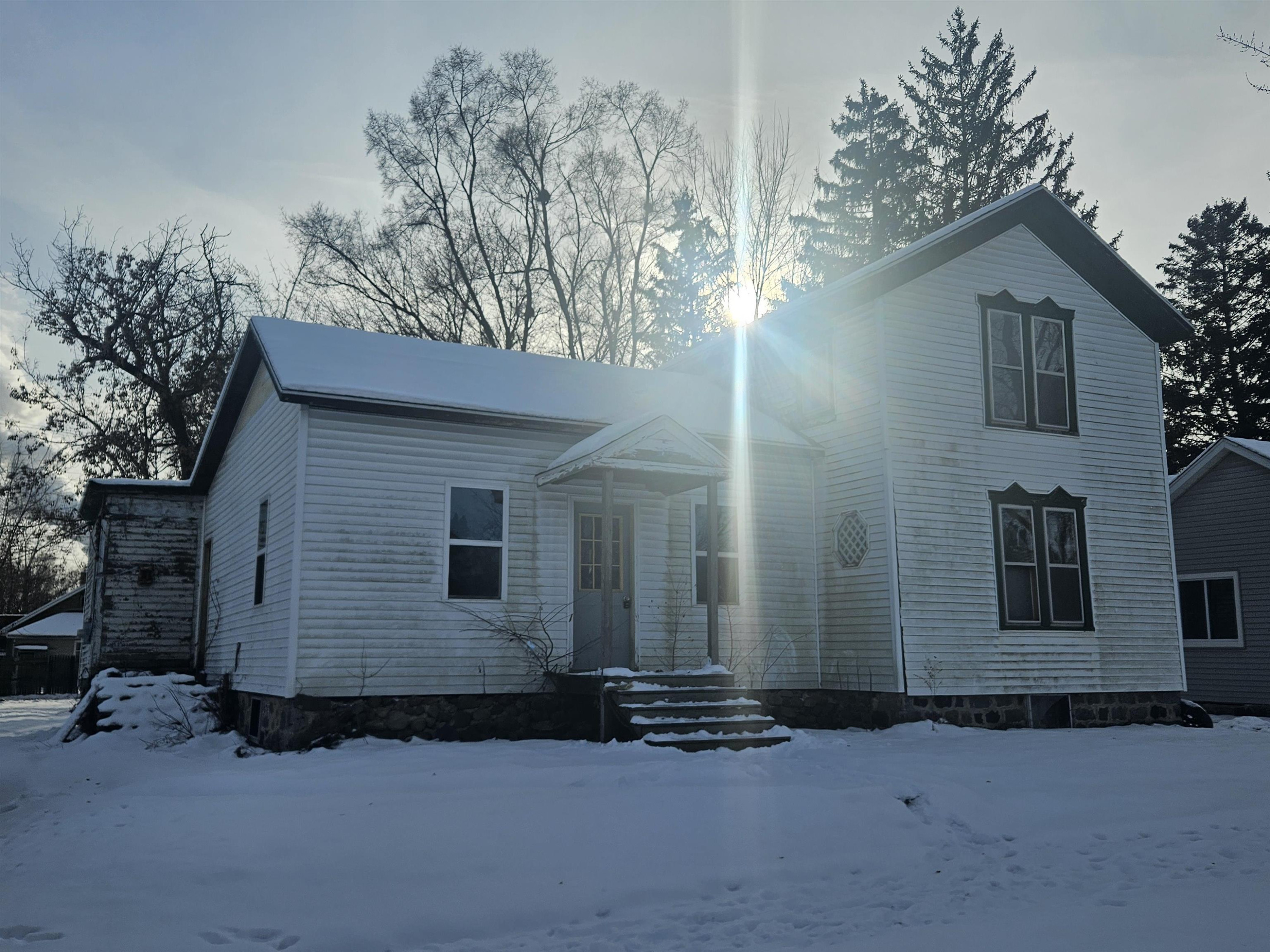 322 Wells Street, Caro, MI 48723 — front exterior
