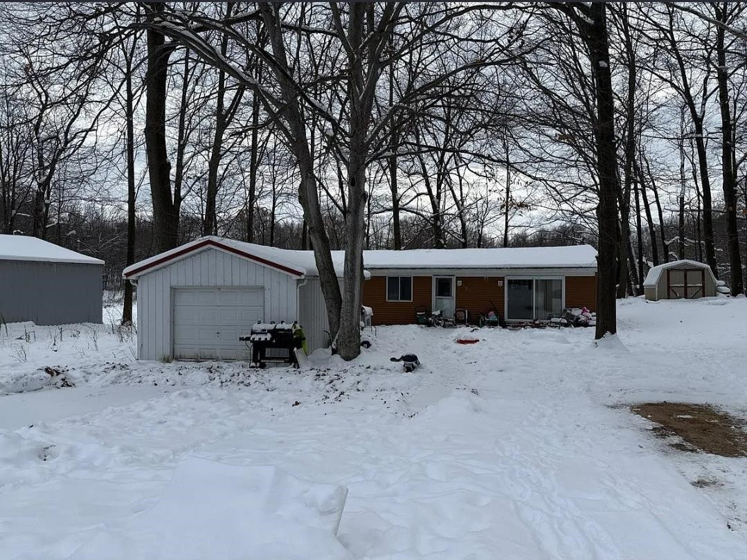323 EASTLAND Drive, Leroy, MI 49655