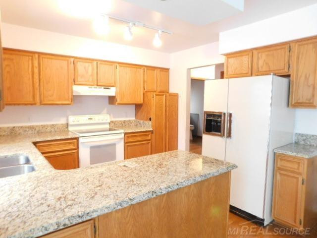 48515 Hidden Oaks Lane, Shelby, MI 48317 — Photo 8