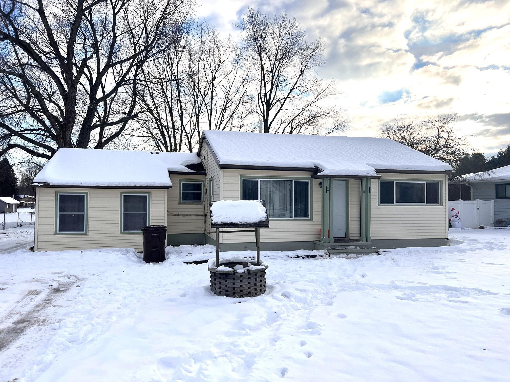 105 W South Street, Morrice, MI 48857 — front exterior