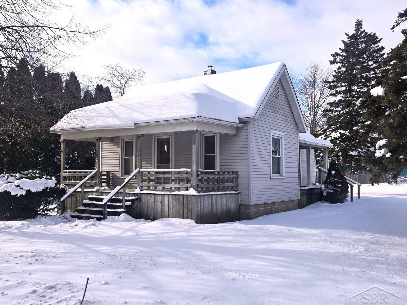 322 S Hemlock Road, Hemlock, MI 48626 — front exterior