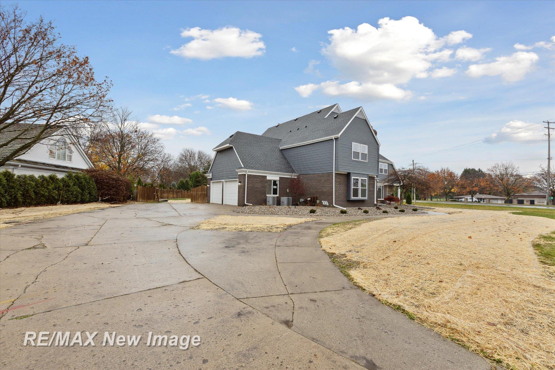 60 Golfview Drive, Saginaw, MI 48638 — Photo 2