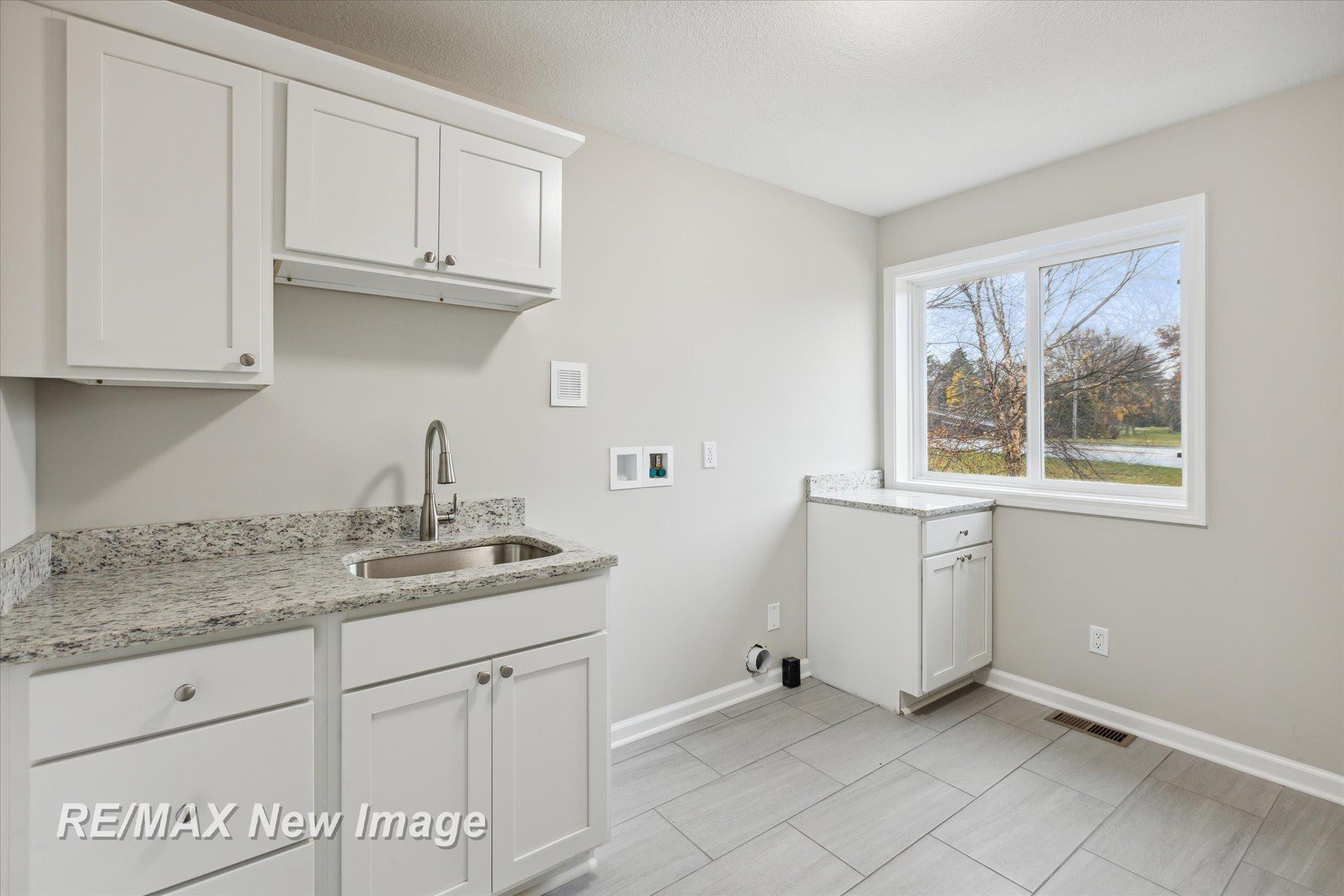 60 Golfview Drive, Saginaw, MI 48638 — Photo 15