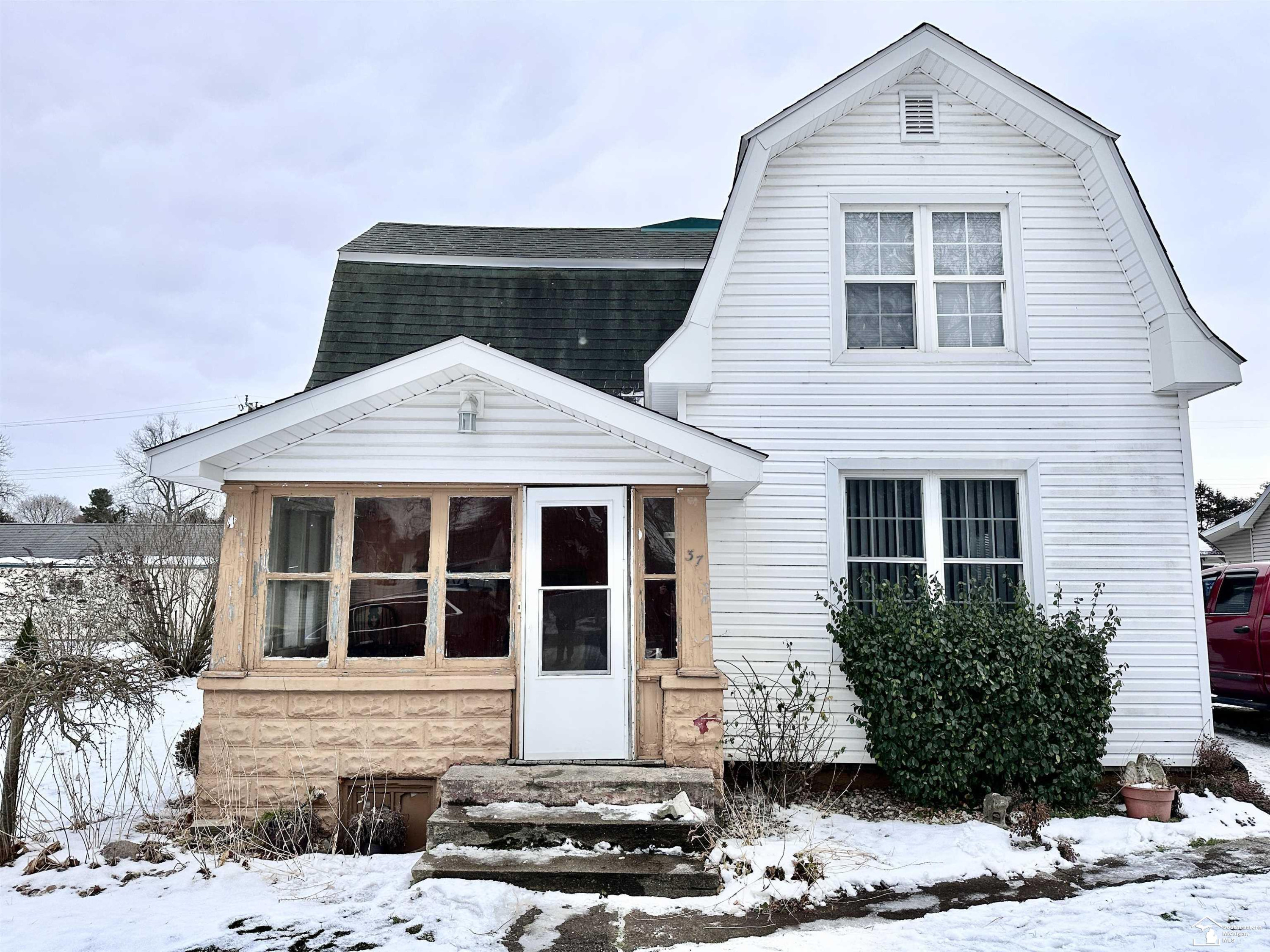 37 W Chestnut Street, Petersburg, MI 49270 — front exterior