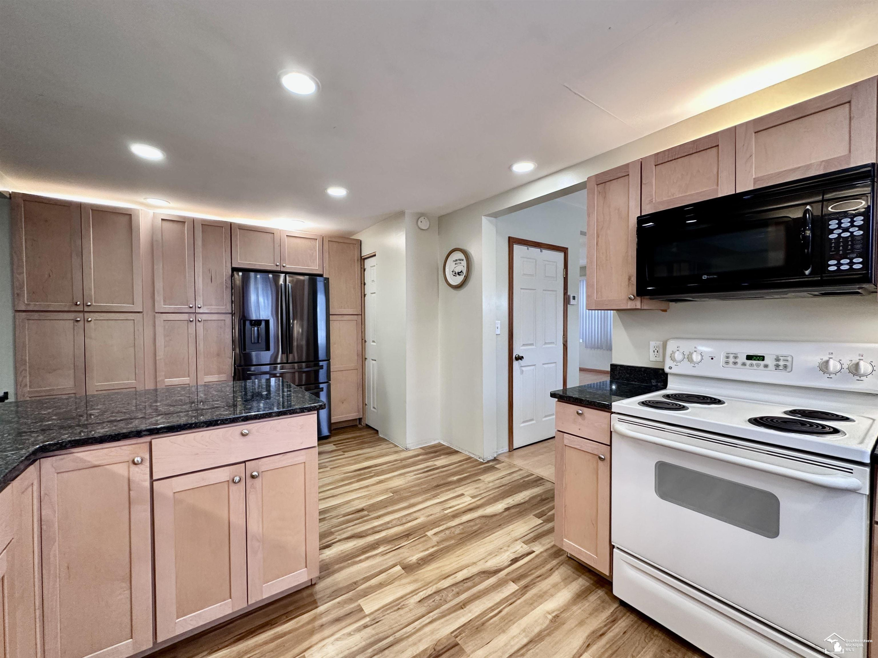 37 W Chestnut Street, Petersburg, MI 49270 — Photo 17