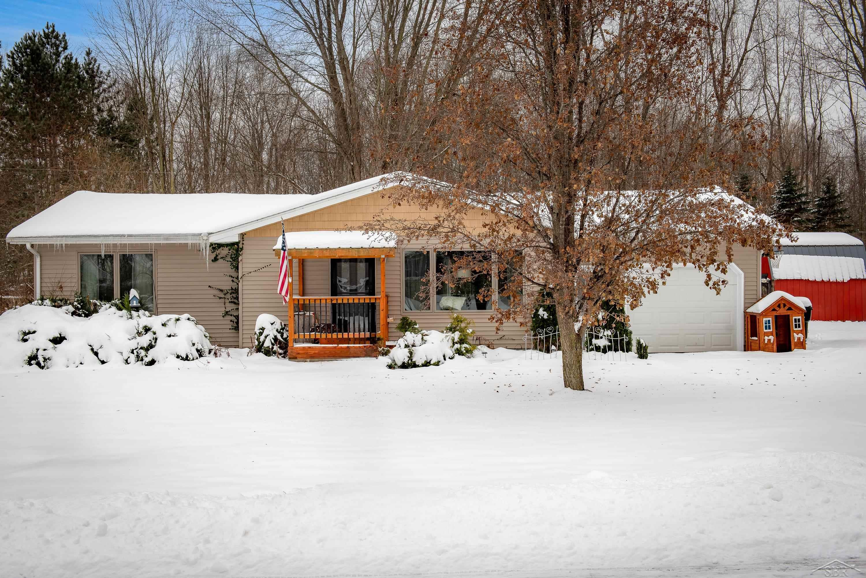 1037 W Marsh Court, Sanford, MI 48657 — front exterior