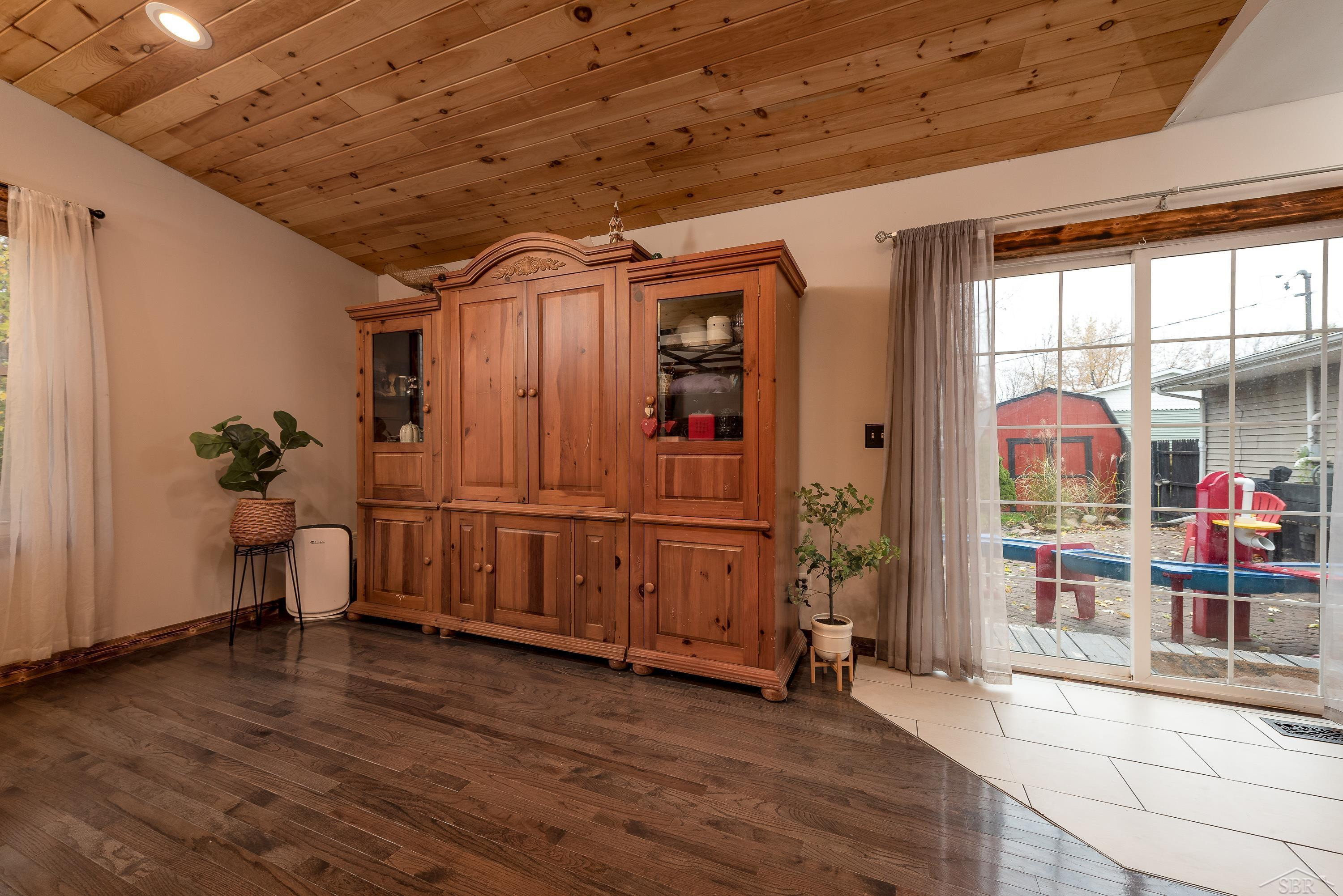 1037 W Marsh Court, Sanford, MI 48657 — Photo 17