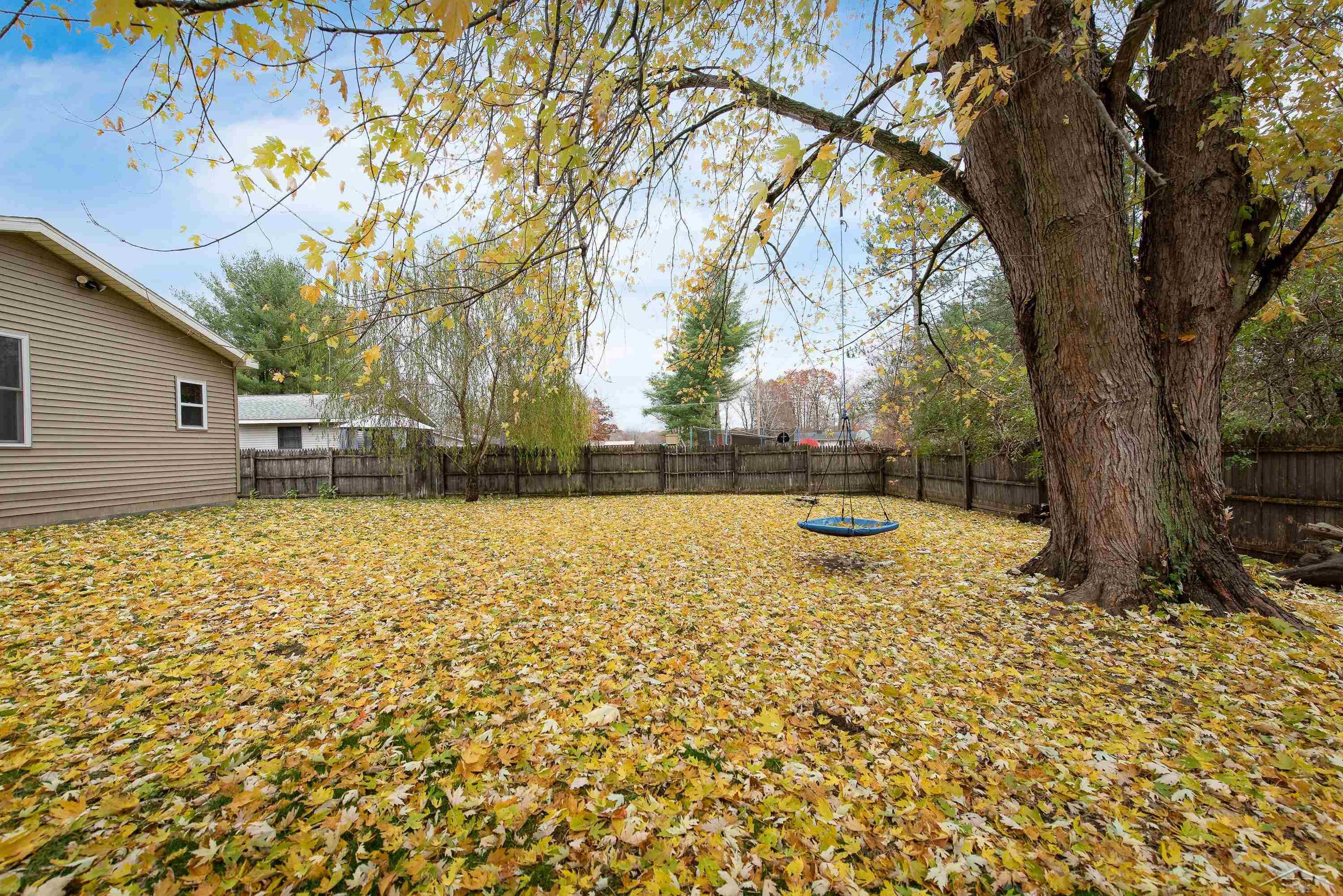 1037 W Marsh Court, Sanford, MI 48657 — Photo 36
