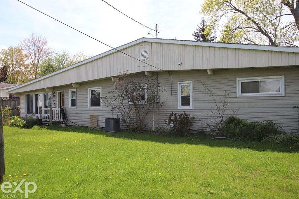 2940 Westland Drive, Port Huron, MI 48060 — Photo 17