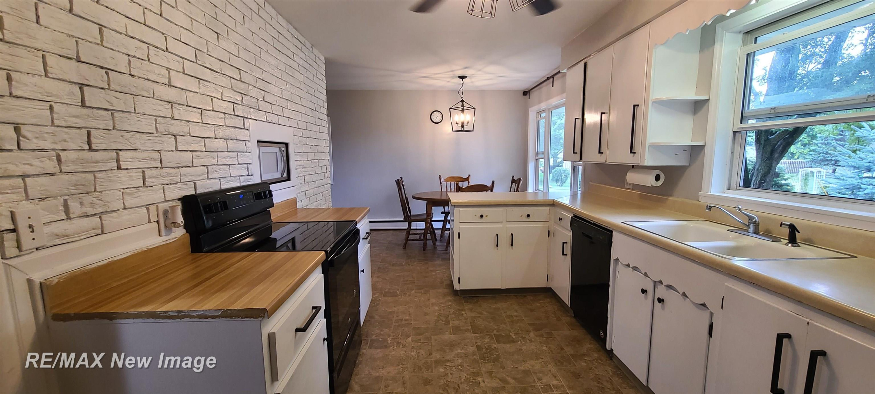705 E Liberty Street, Chesaning, MI 48616 — Photo 7