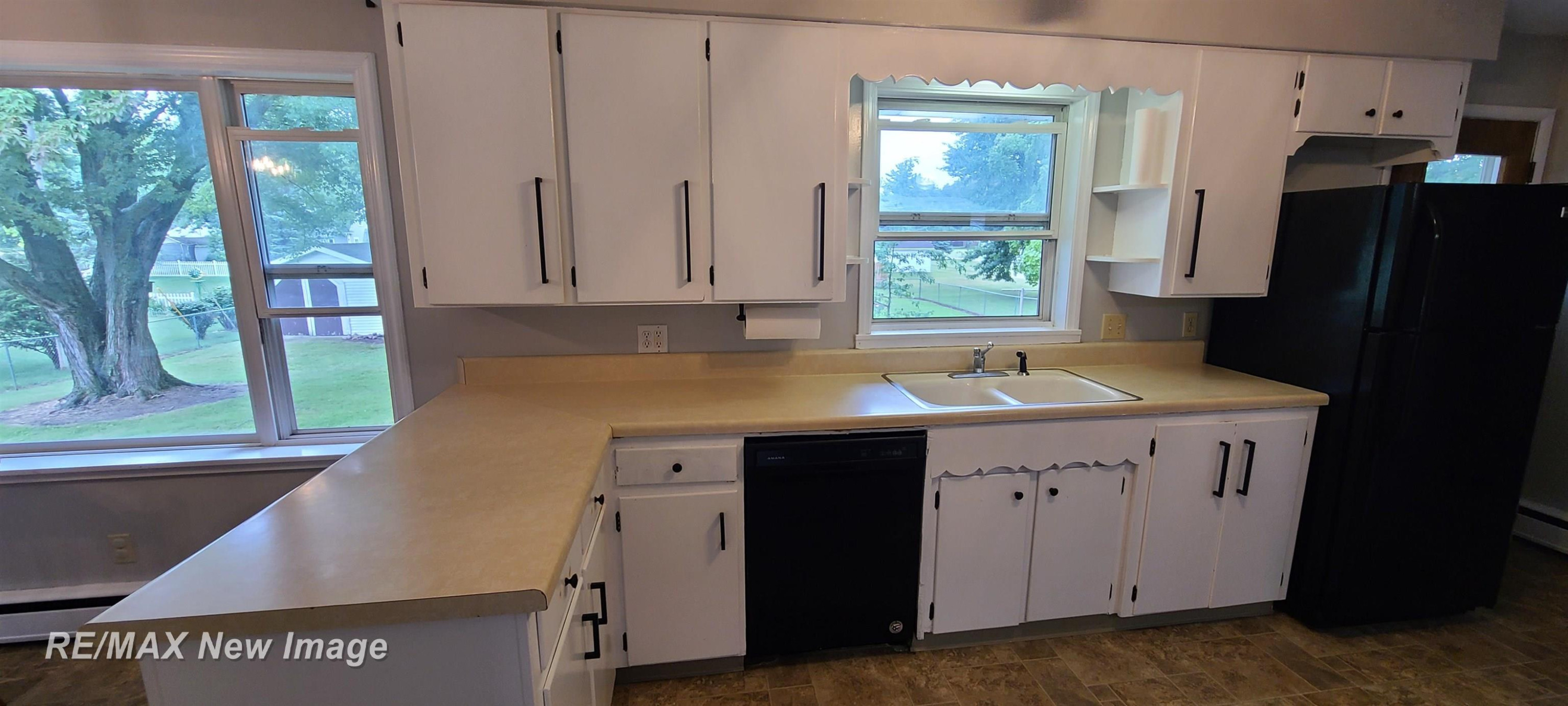 705 E Liberty Street, Chesaning, MI 48616 — Photo 11