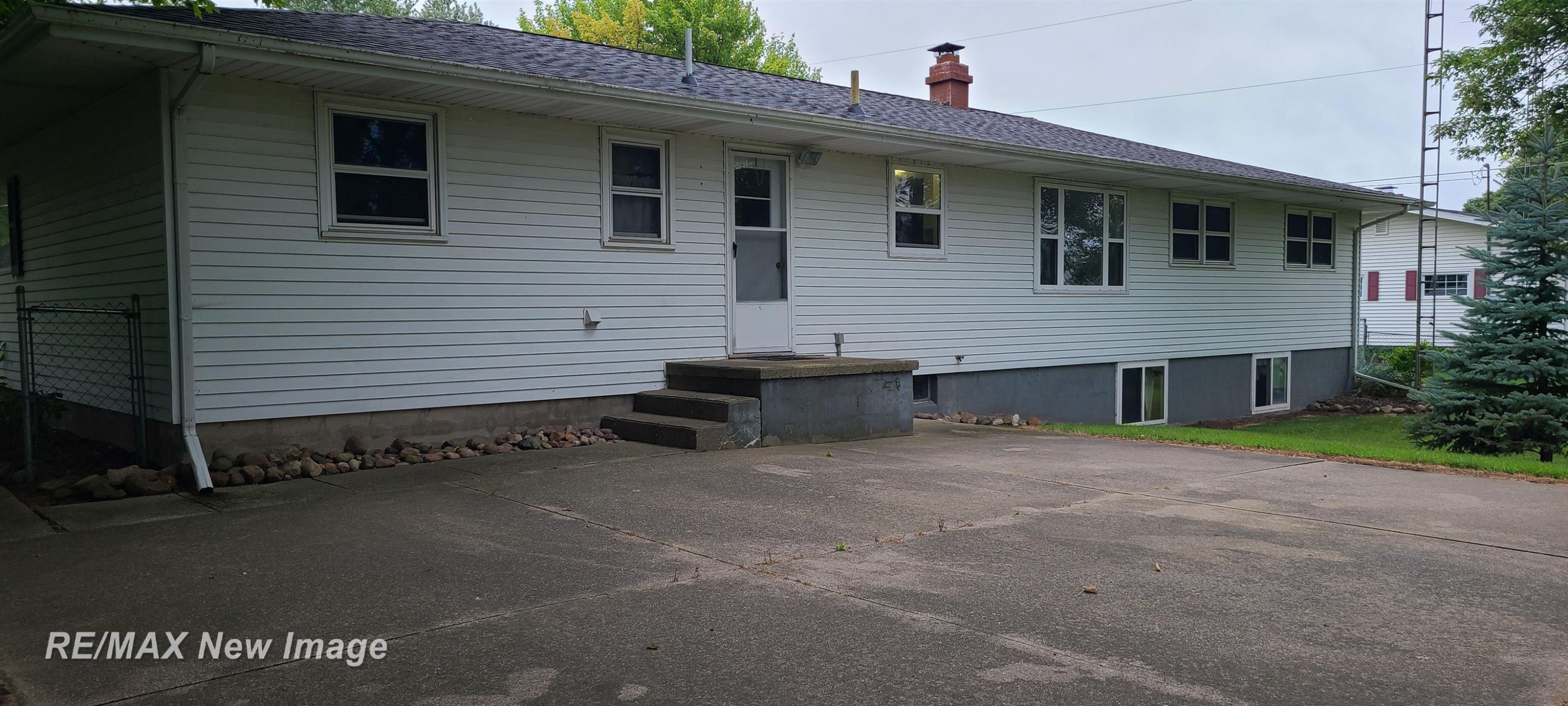 705 E Liberty Street, Chesaning, MI 48616 — Photo 33