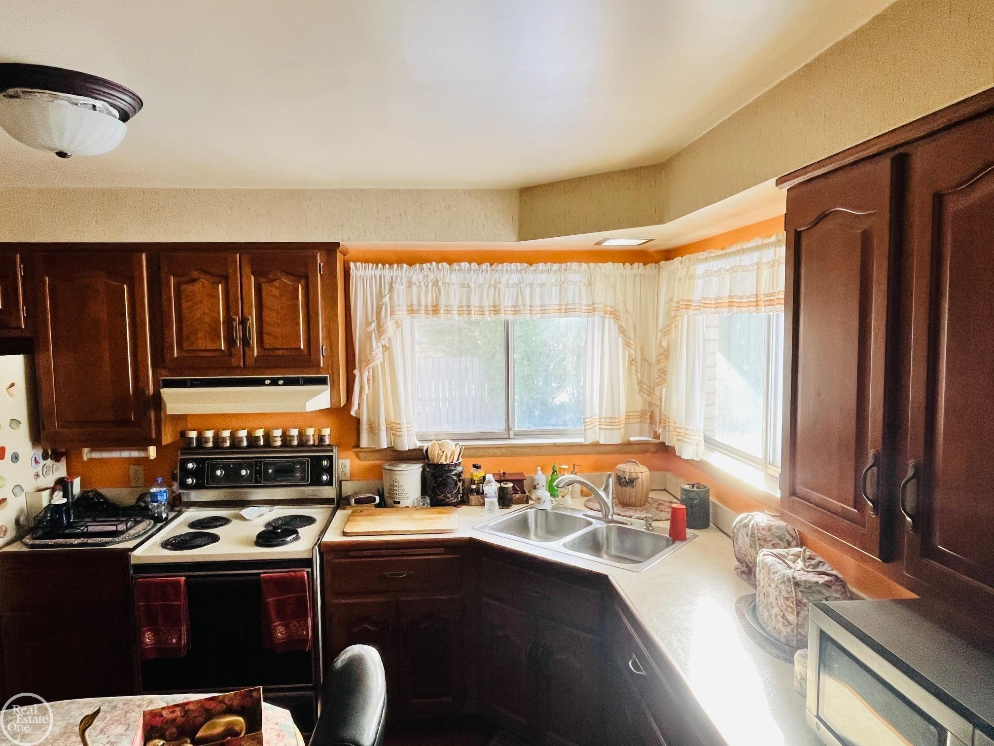 227 Connecticut Avenue, Marysville, MI 48040 — Photo 2