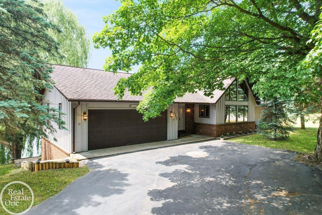 711 N Kalamazoo Street, Paw Paw, MI 49079 — front exterior