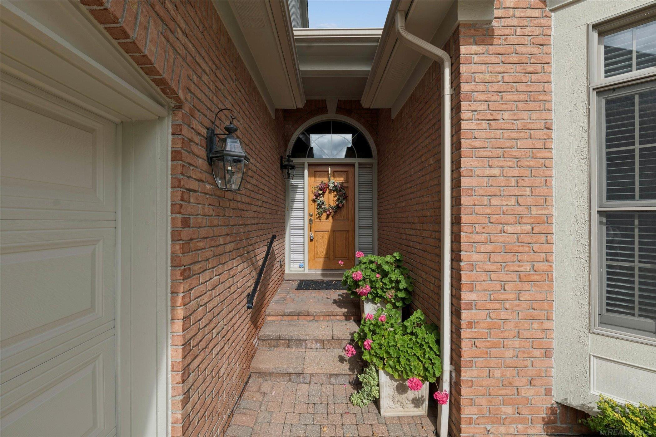 2794 Castlemartin Court, MI 48306 — Photo 2