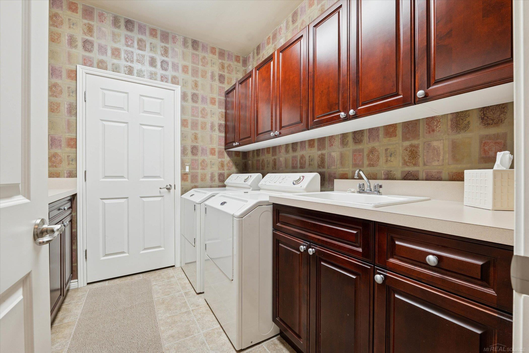 2794 Castlemartin Court, MI 48306 — Photo 33