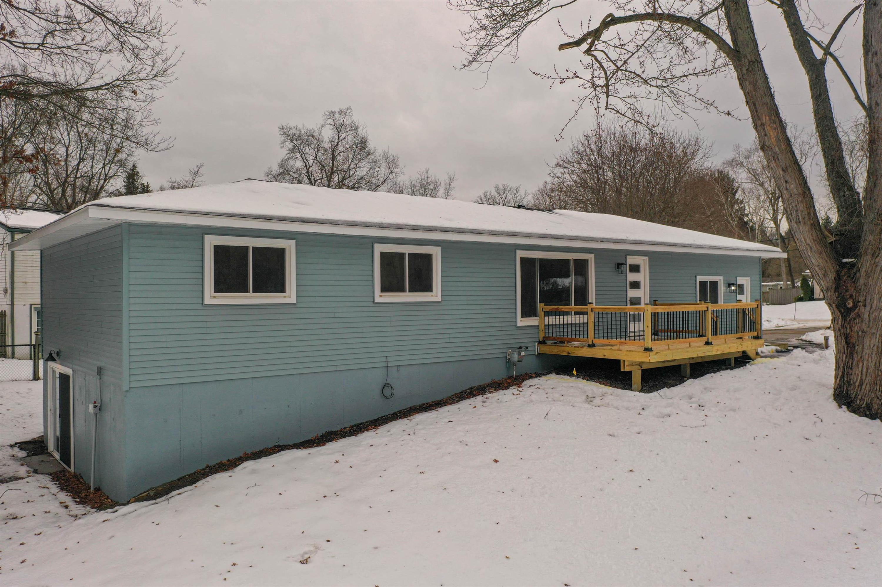 9550 Colgate Avenue, Clarkston, MI 48348 — Photo 3