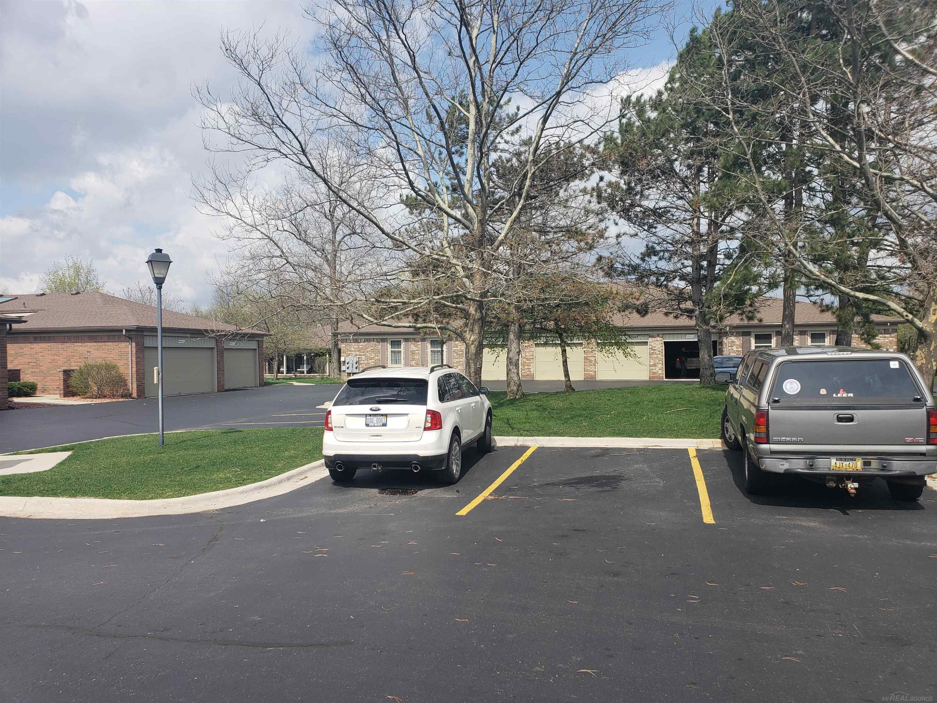 49534 Roxbury Court, Unit 2 Building 1, MI 48315 — Photo 2