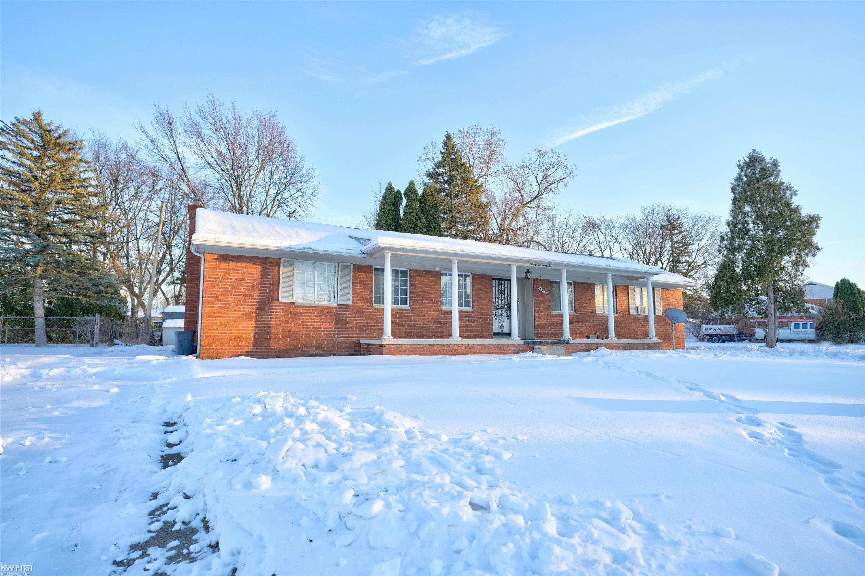 3522 Ridgecliffe Drive, Flint, MI 48532 — Photo 3