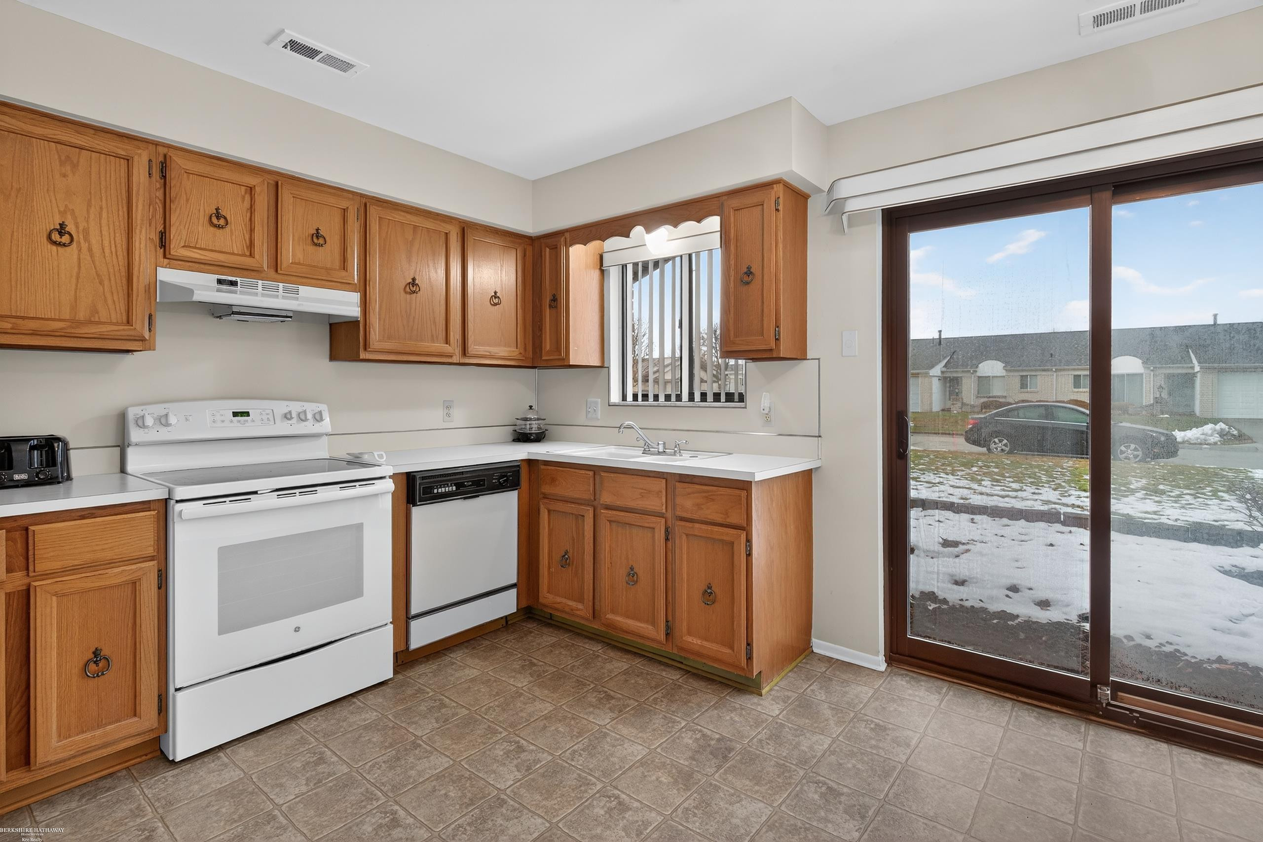 11728 Amber Le Drive, 39, Warren, MI 48093 — Photo 12