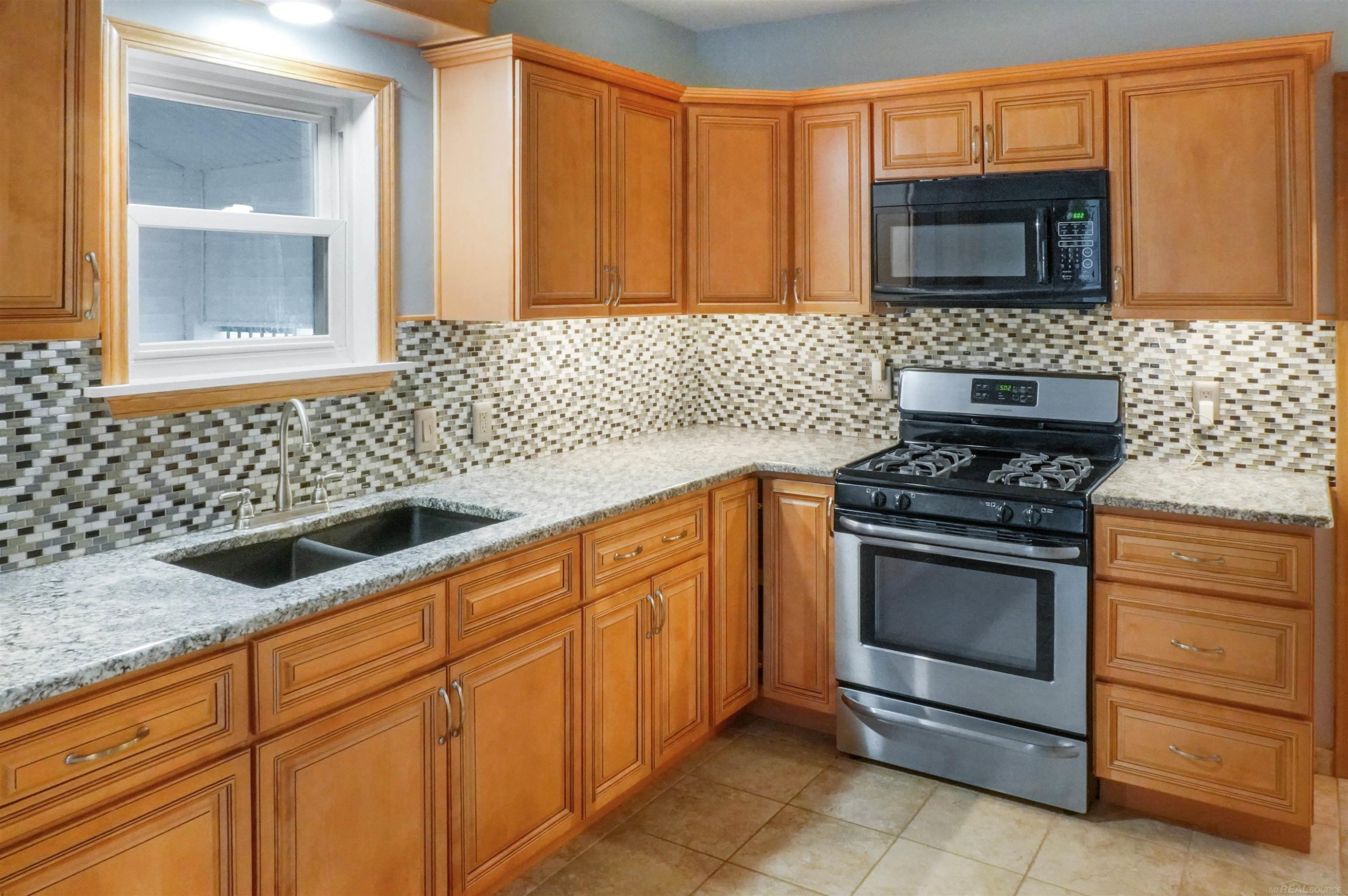 315 W 5th Street, Imlay City, MI 48444 — Photo 4
