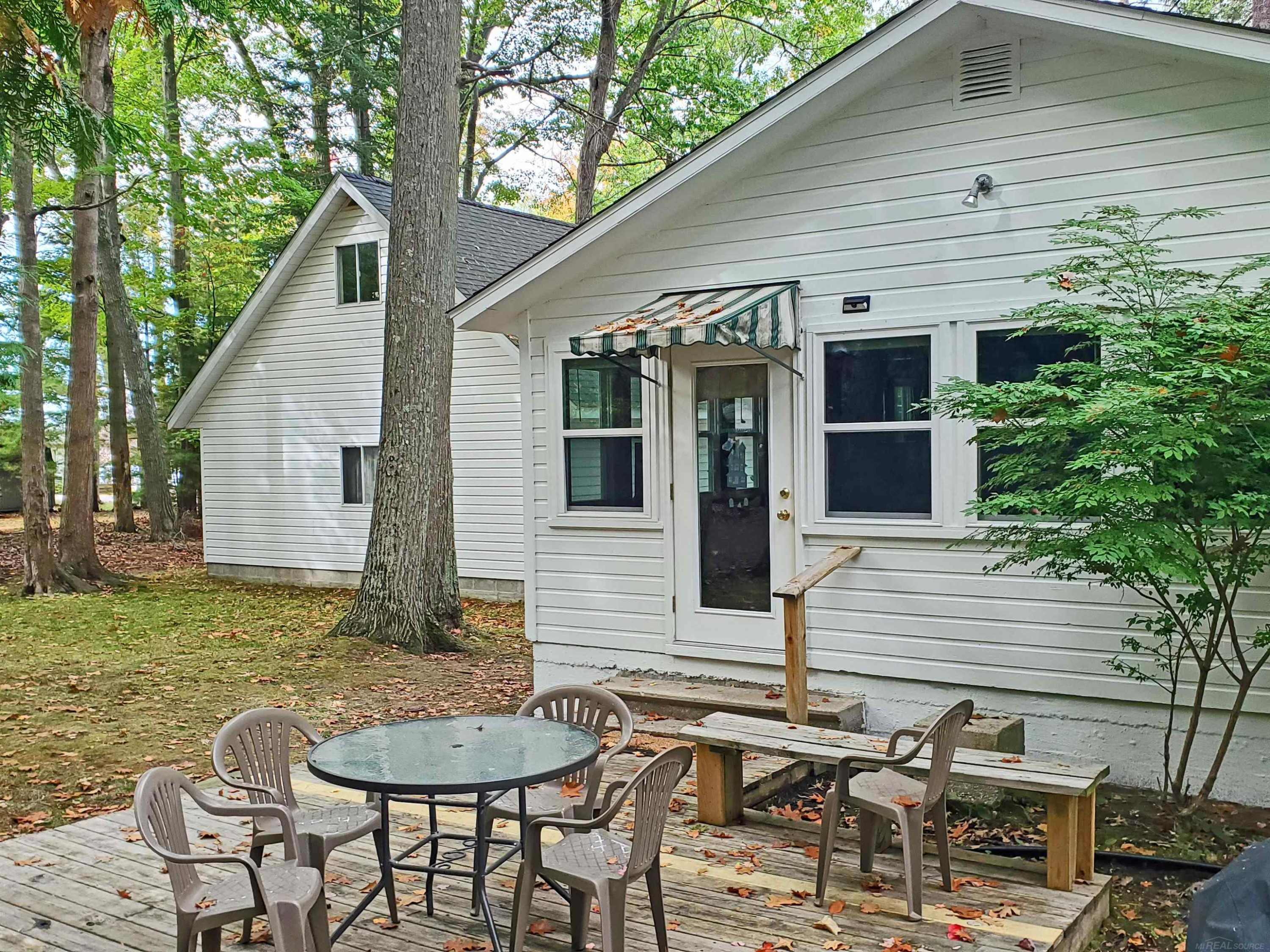 108 Warren Avenue, East Tawas, MI 48730 — Photo 2