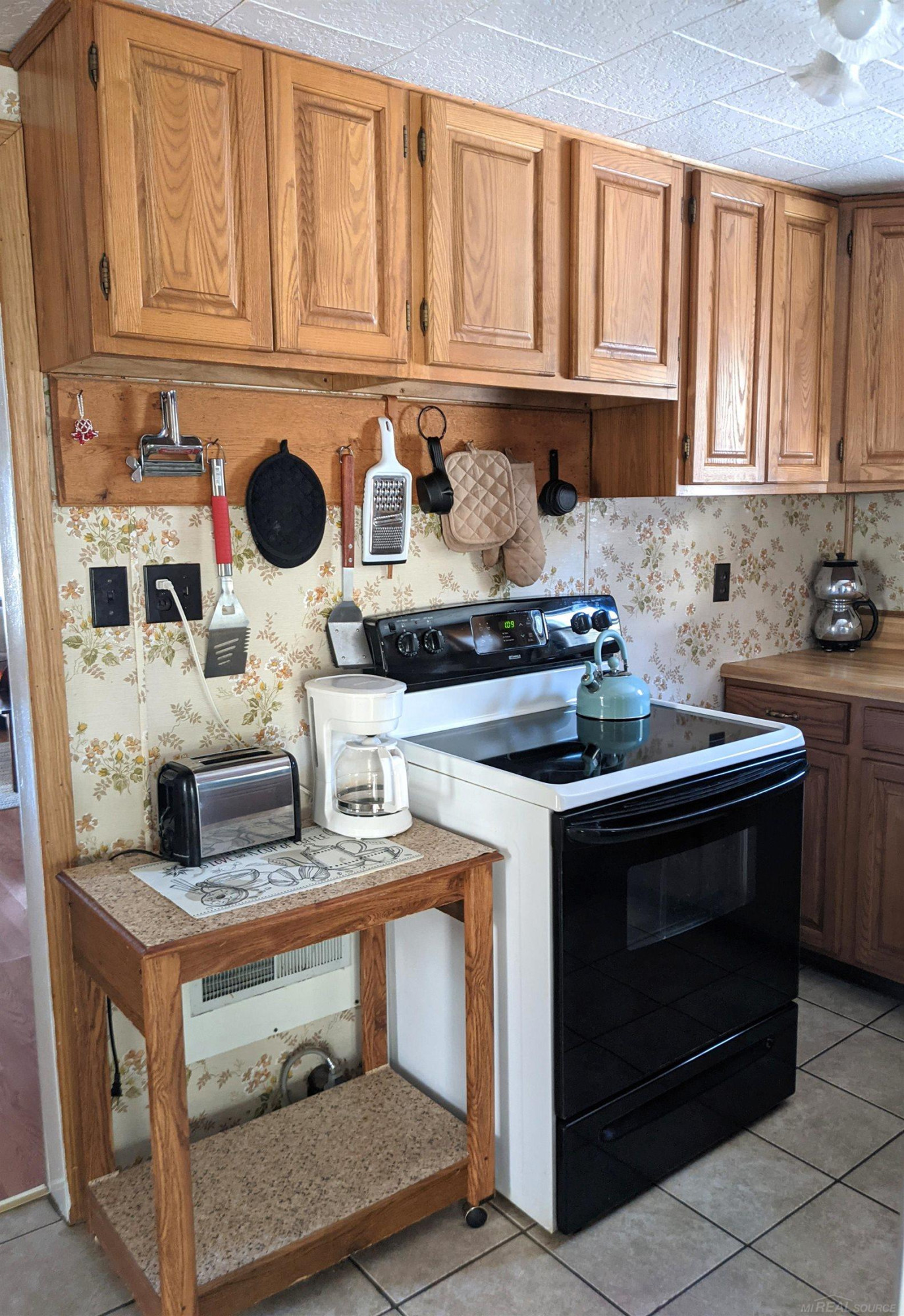 108 Warren Avenue, East Tawas, MI 48730 — Photo 8