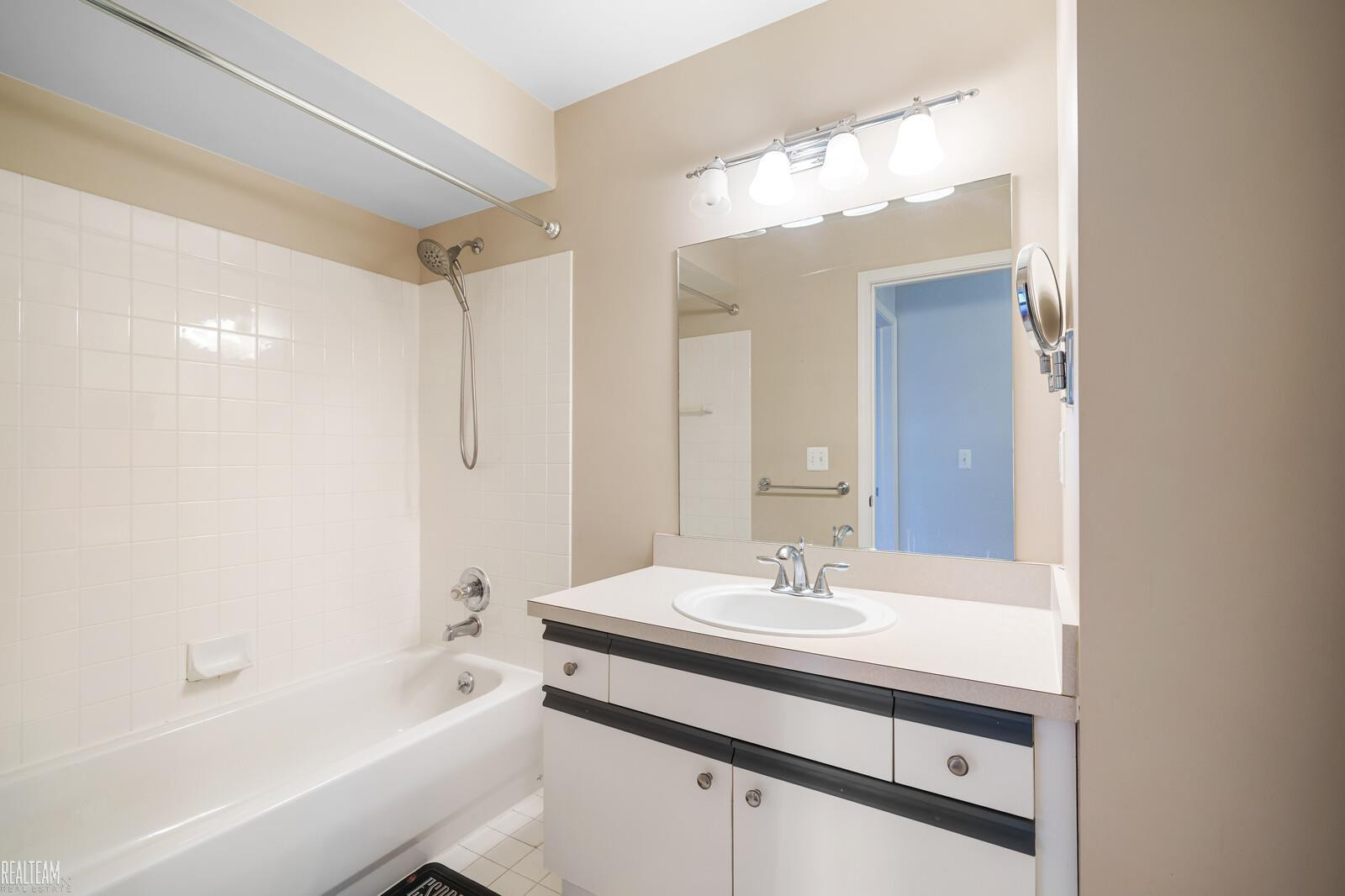 4287 Berkshire Drive, Sterling Heights, MI 48314 — Photo 15