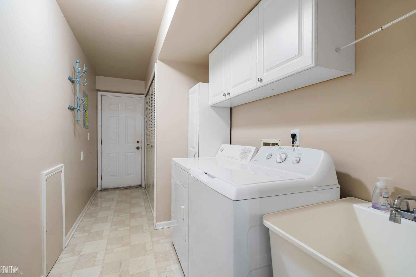 4287 Berkshire Drive, Sterling Heights, MI 48314 — Photo 16