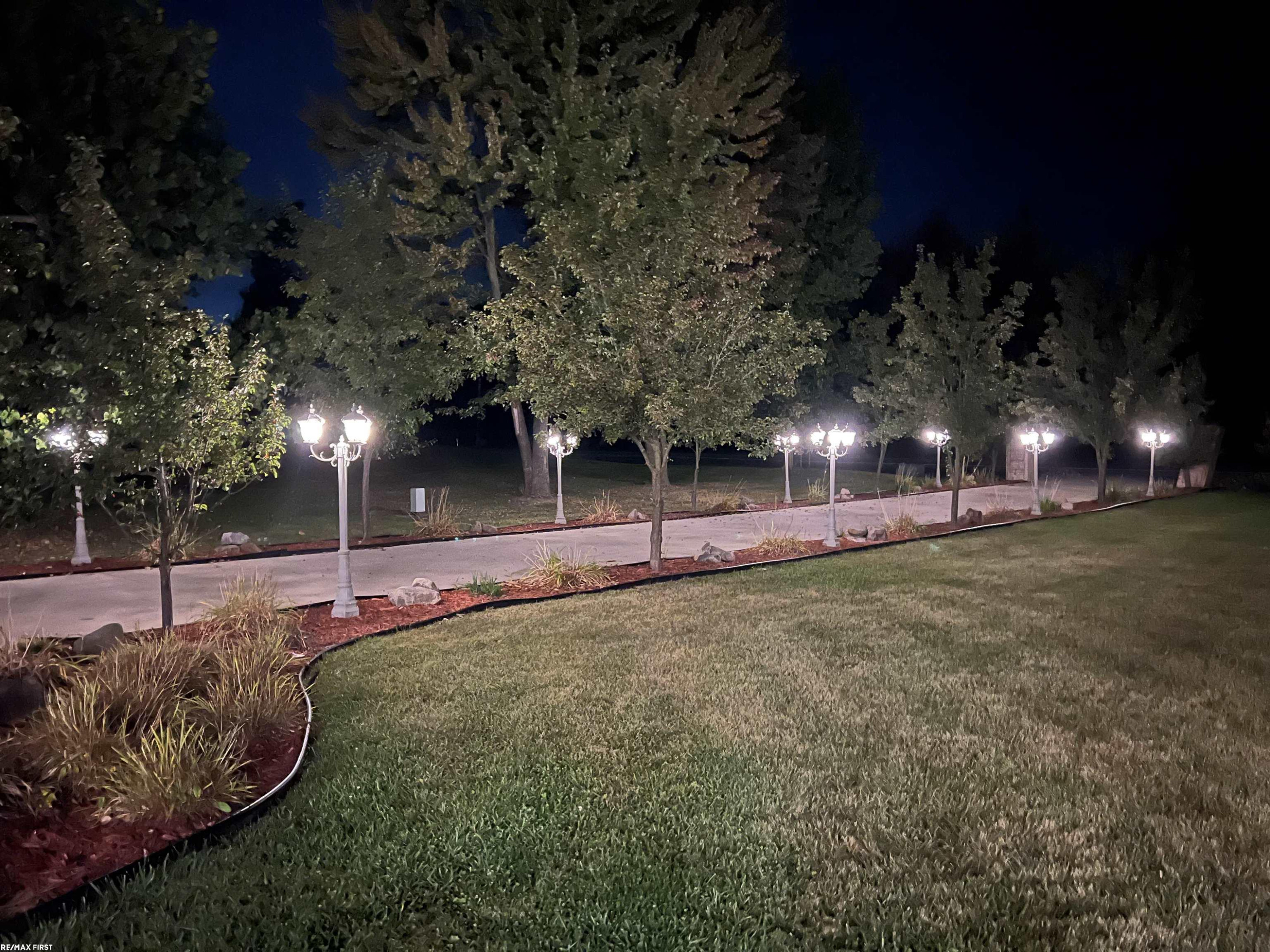 400 ERomeo road Road, MI — Photo 30